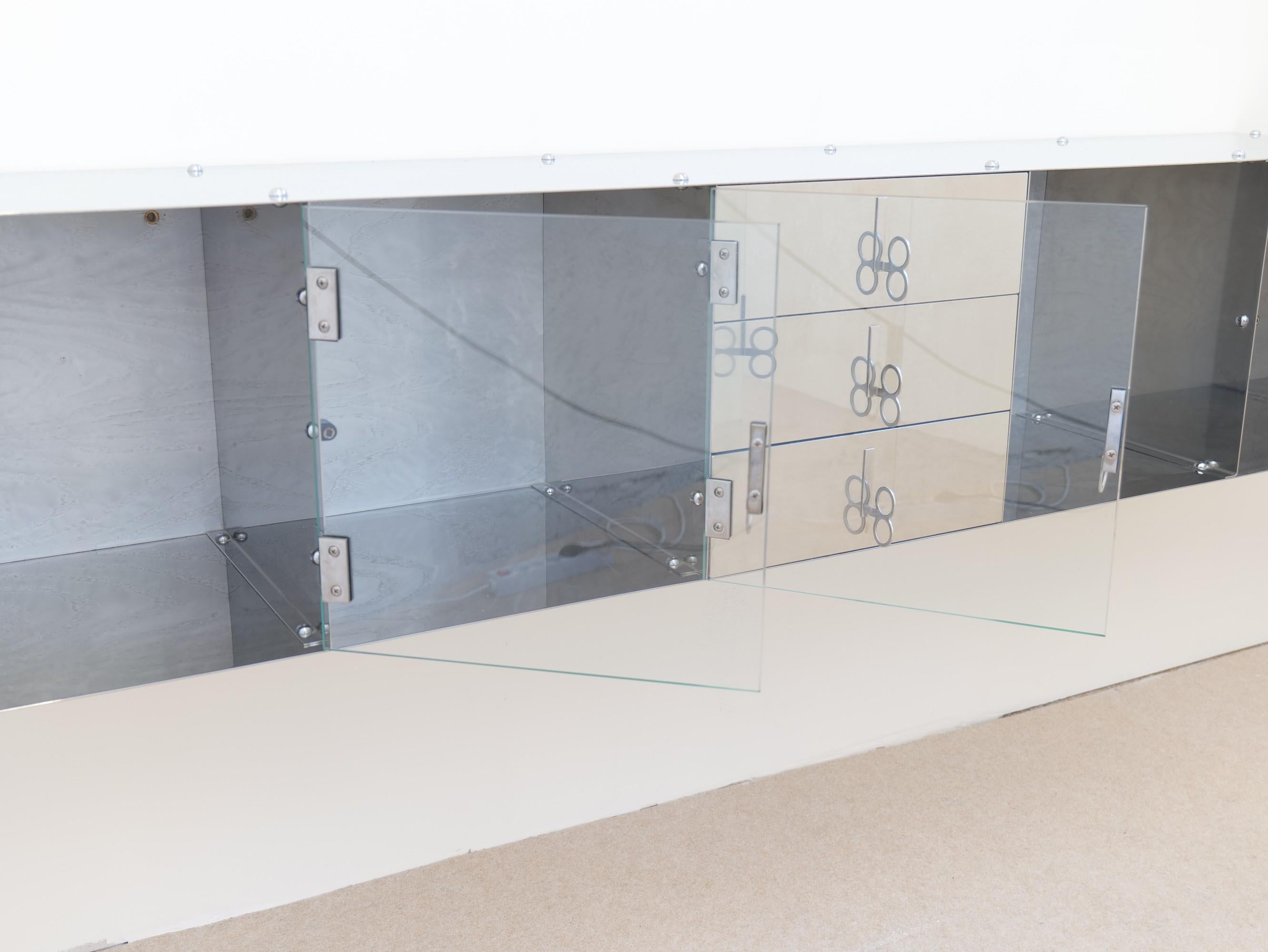 Minimalist Vittorio Introini for Saporiti wall mounted sideboard - 1970s For Sale