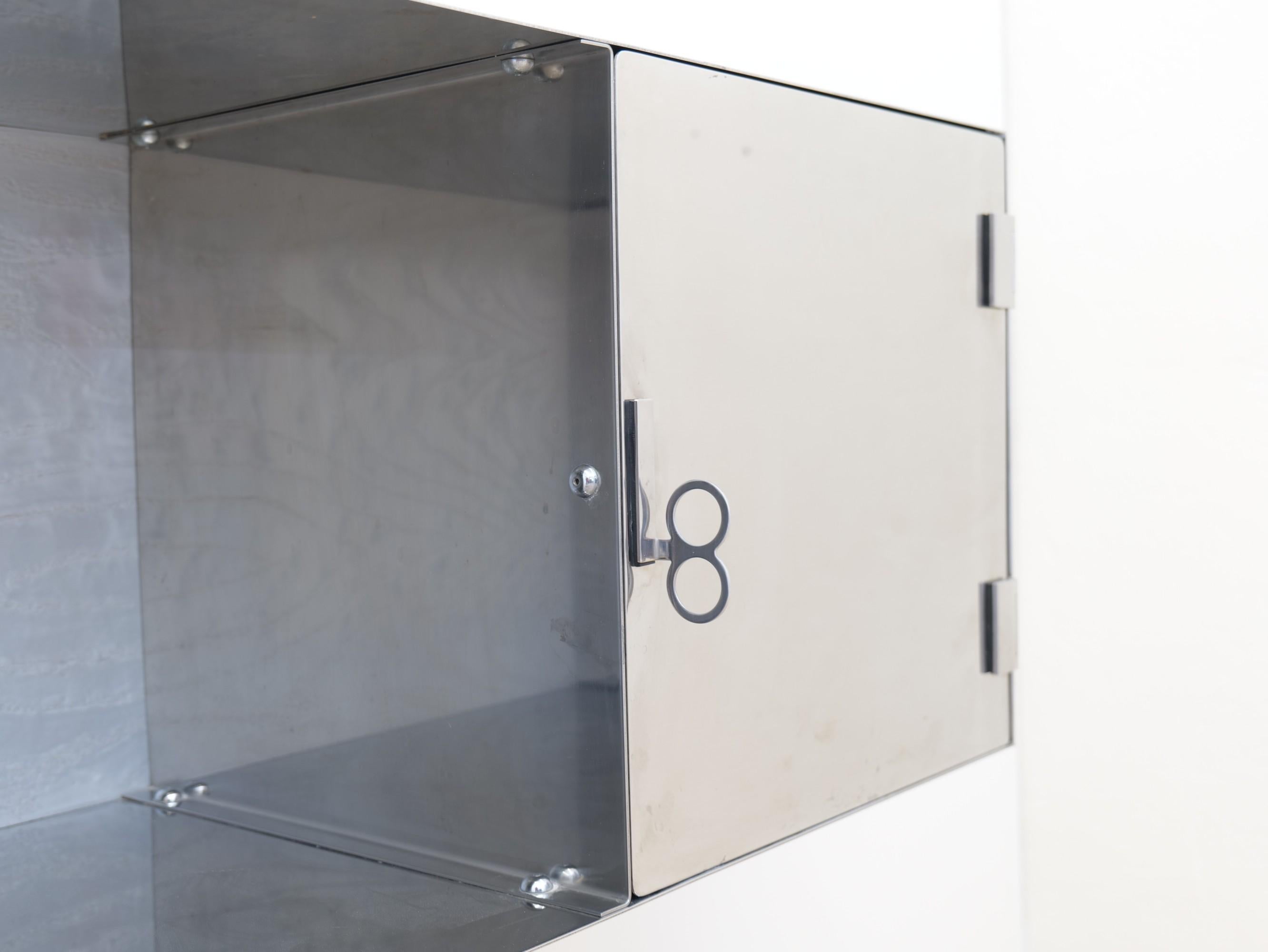 Vittorio Introini for Saporiti wall mounted sideboard - 1970s In Good Condition For Sale In Saarbrücken, DE