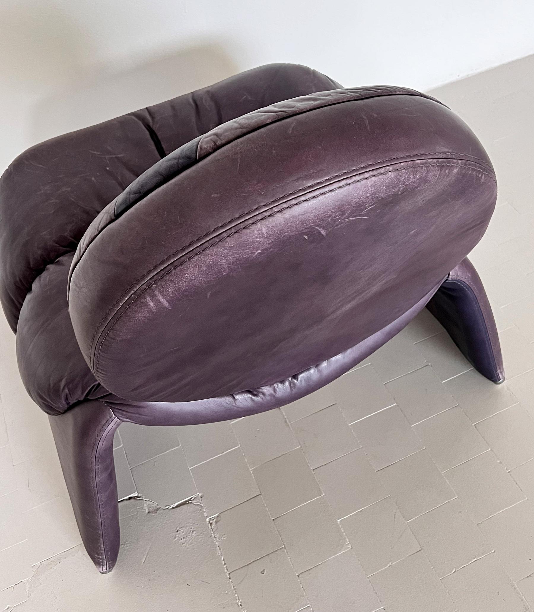 Leather Vittorio Introini Lounge Chair P35 in Purple for Saporiti, 1980s For Sale