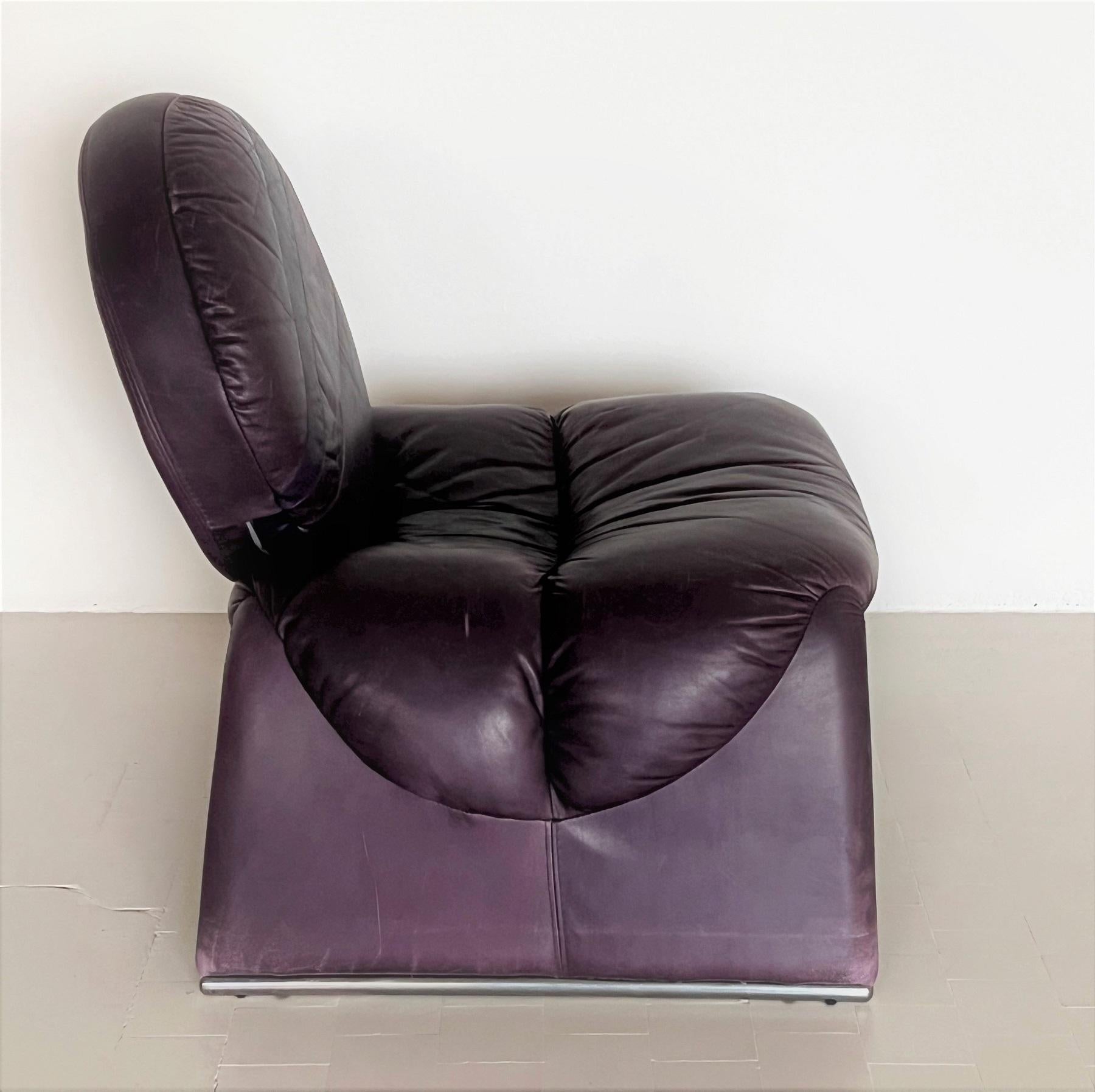 Vittorio Introini fauteuil de salon P35 violet pour Saporiti, années 1980 en vente 1