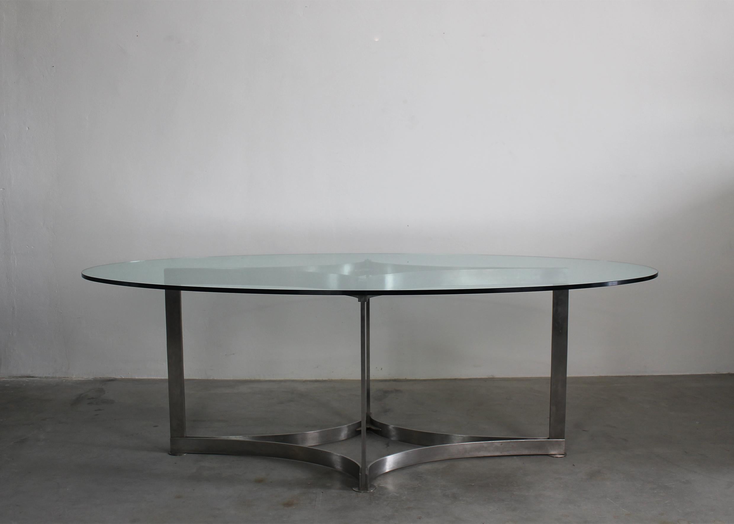 Italian Vittorio Introini Oval Shaped Dining Table in Steel ang Glass by Saporiti 1970s For Sale