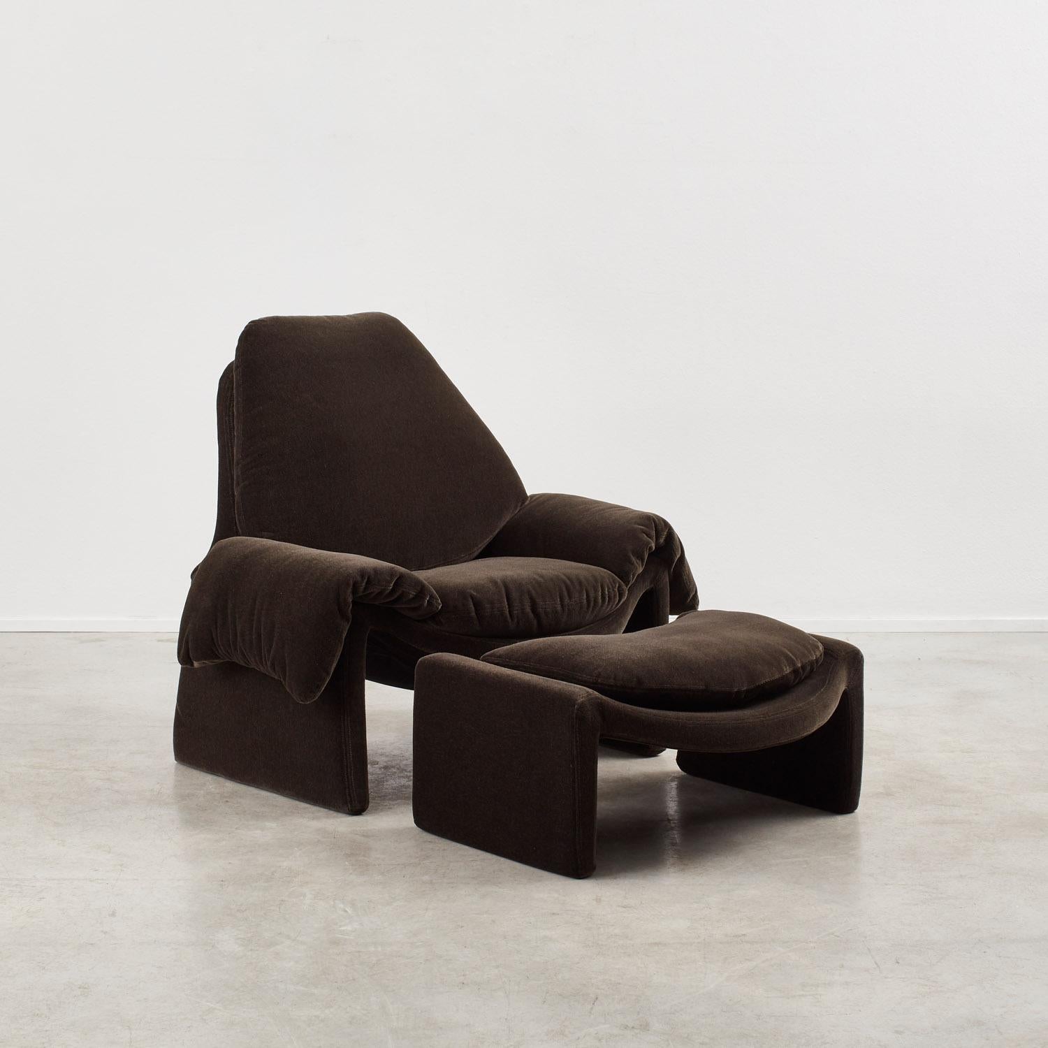 Before embarking on his design career in the 1960s, Italian designer Vittorio Introini spent years studying architecture at the Politecnico di Milano. The influence of this period can clearly be seen in the sweeping lines, curves and arches of the