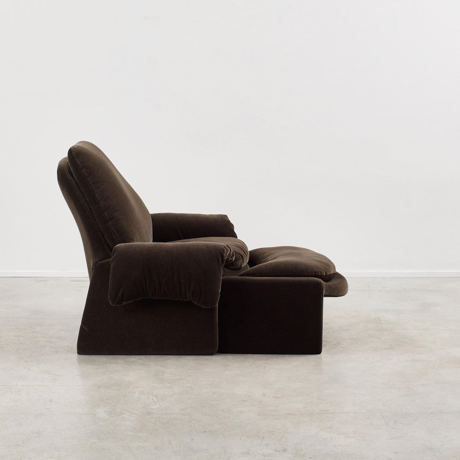 Vittorio Introini P60 chair & ottoman for Saporiti, Italy 1970s. In Excellent Condition In London, GB