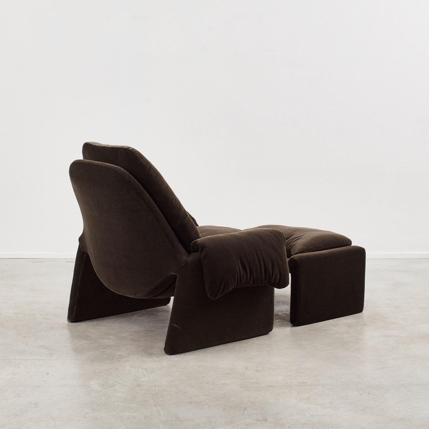 Late 20th Century Vittorio Introini P60 chair & ottoman for Saporiti, Italy 1970s.