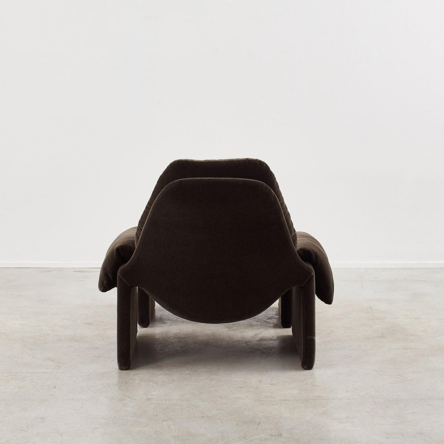 Mohair Vittorio Introini P60 chair & ottoman for Saporiti, Italy 1970s.