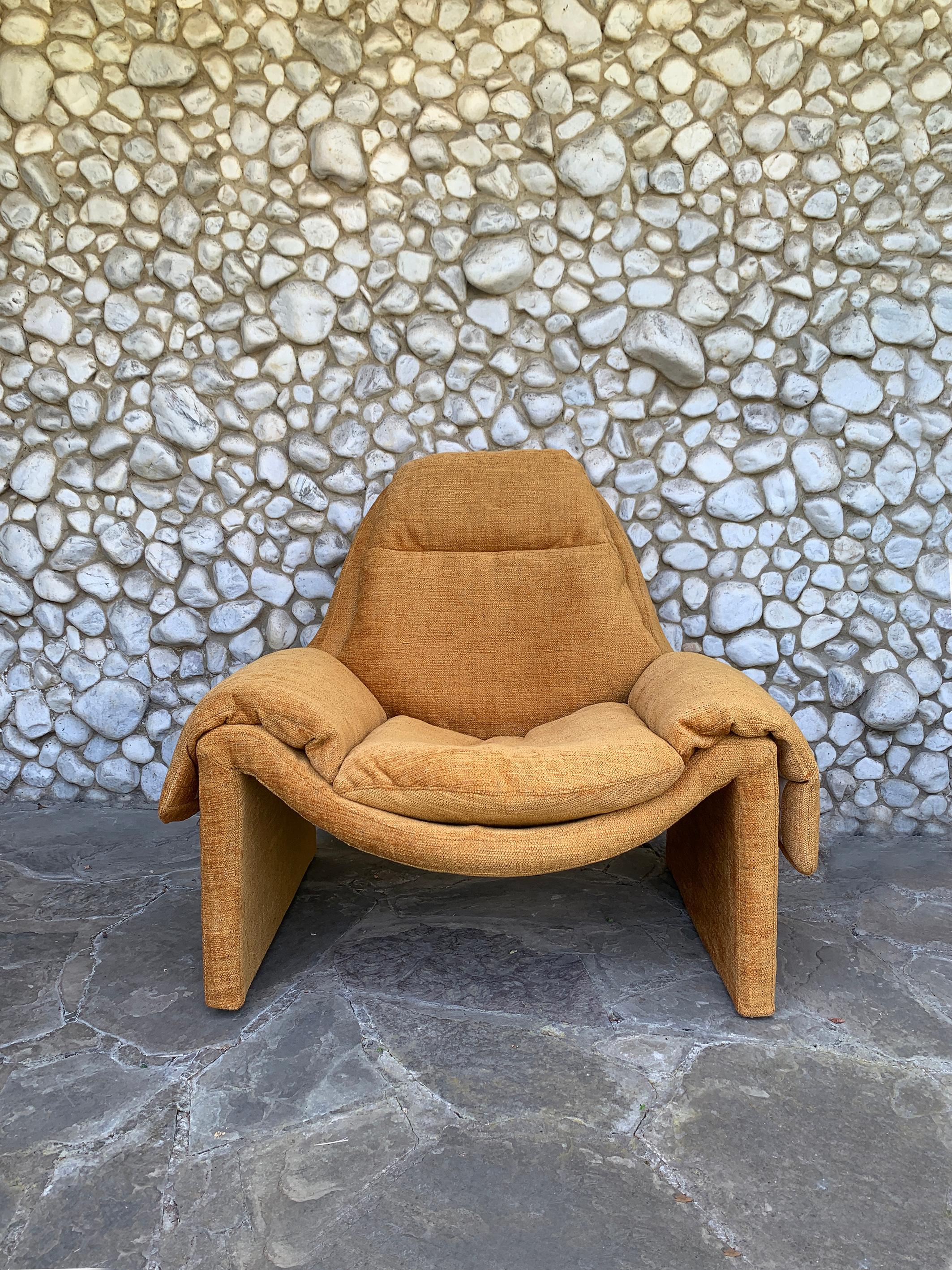 A P60 Lounge Chair from Saporiti’s “Proposals” collection, designed in 1962 by Vittorio Introini.

A striking embodiment of Italian Space Age design, the P60 lounge chair showcases the flowing lines, curves, and arches characteristic of the time.