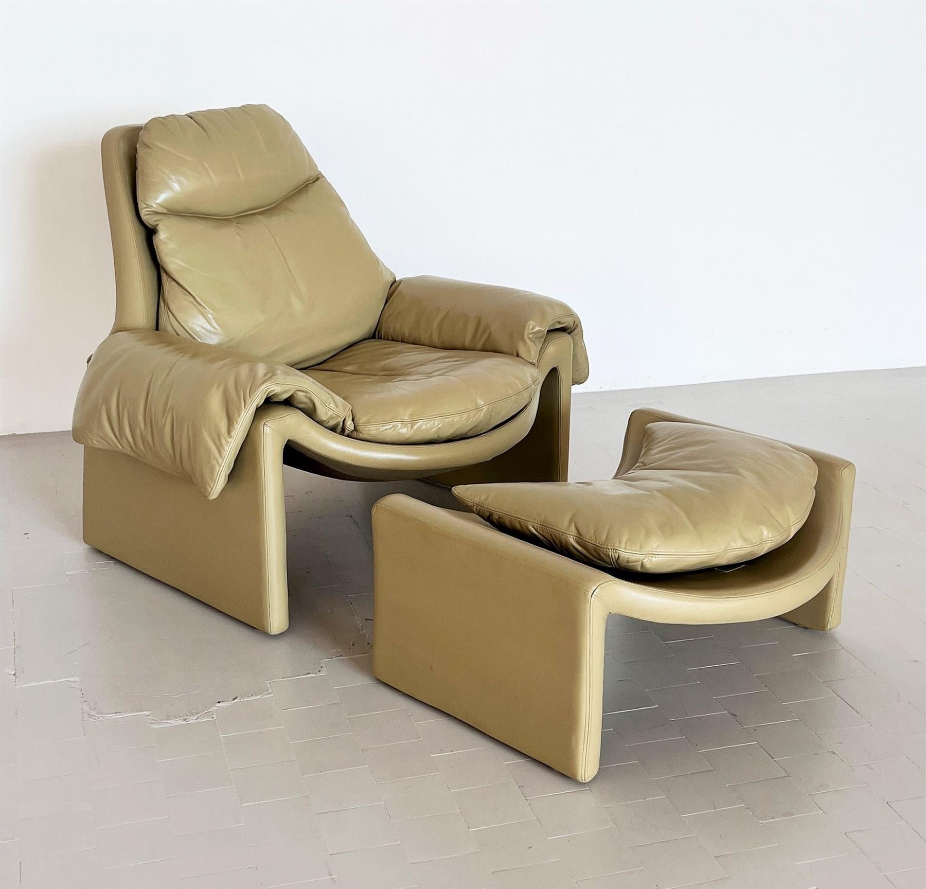 Vittorio Introini P60 Set of Lounge Chair with Ottoman for Saporiti, 1960s For Sale 3