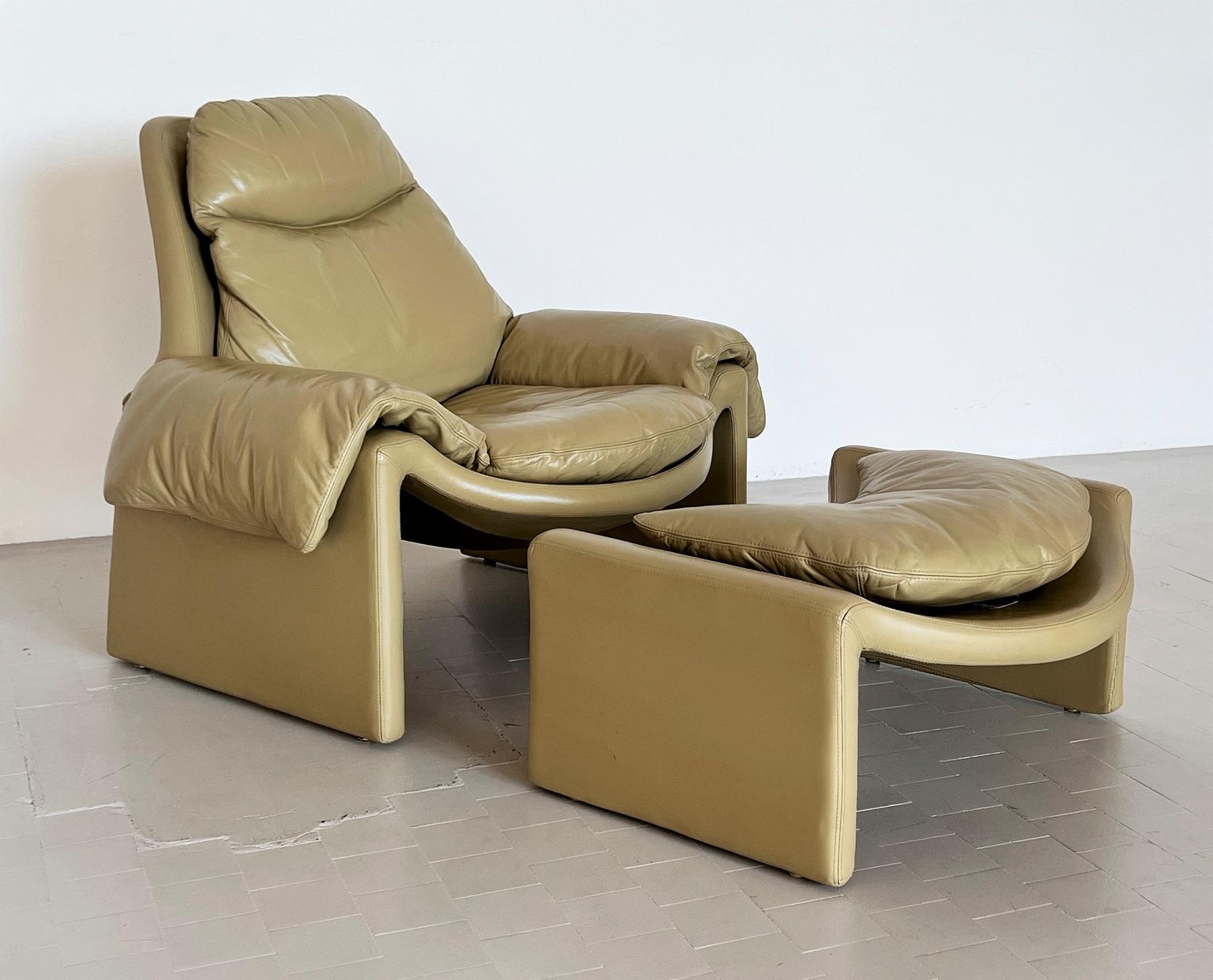 Vittorio Introini P60 Set of Lounge Chair with Ottoman for Saporiti, 1960s For Sale 4