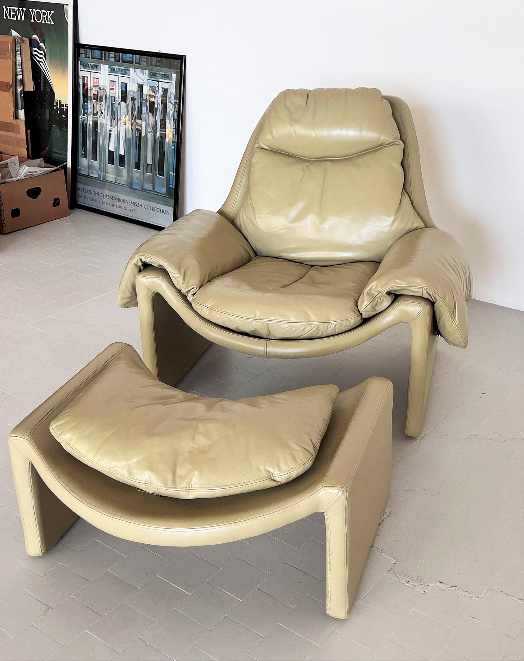 Vittorio Introini P60 Set of Lounge Chair with Ottoman for Saporiti, 1960s In Good Condition For Sale In Morazzone, Varese