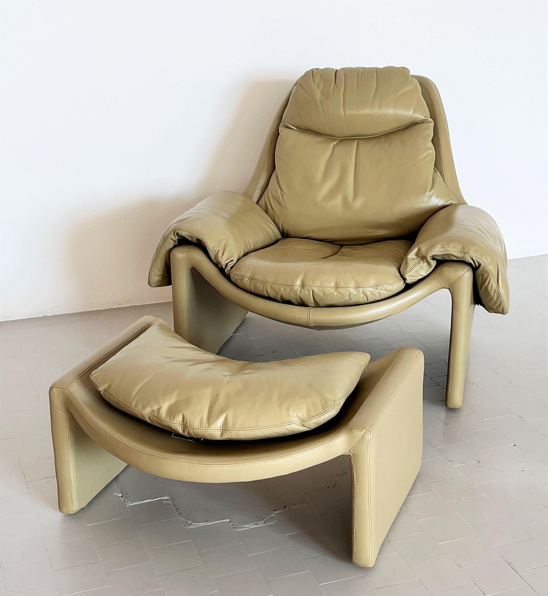 Vittorio Introini P60 Set of Lounge Chair with Ottoman for Saporiti, 1960s For Sale 2