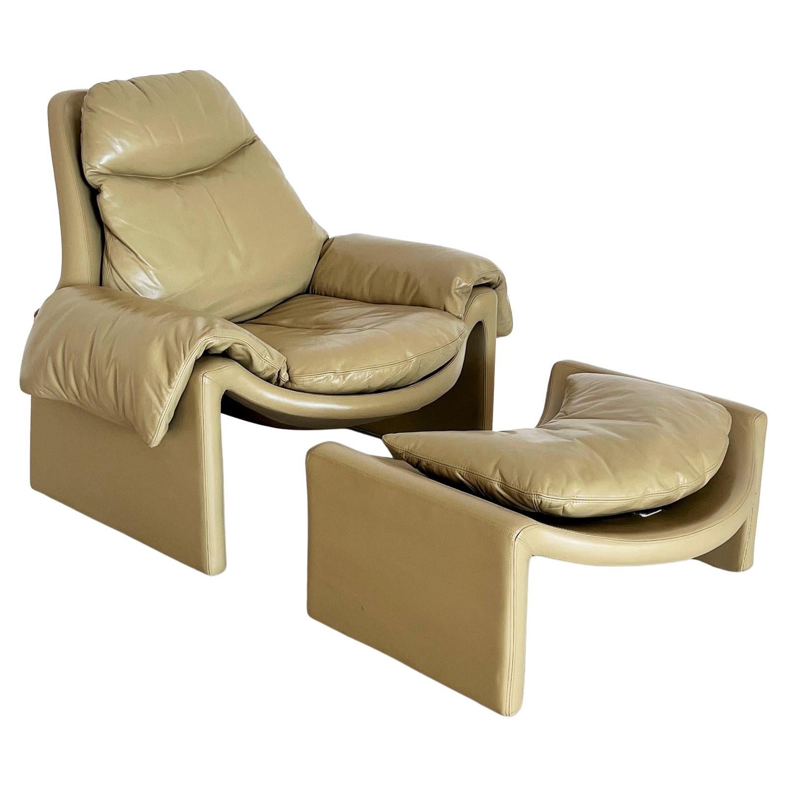 Vittorio Introini P60 Set of Lounge Chair with Ottoman for Saporiti, 1960s For Sale
