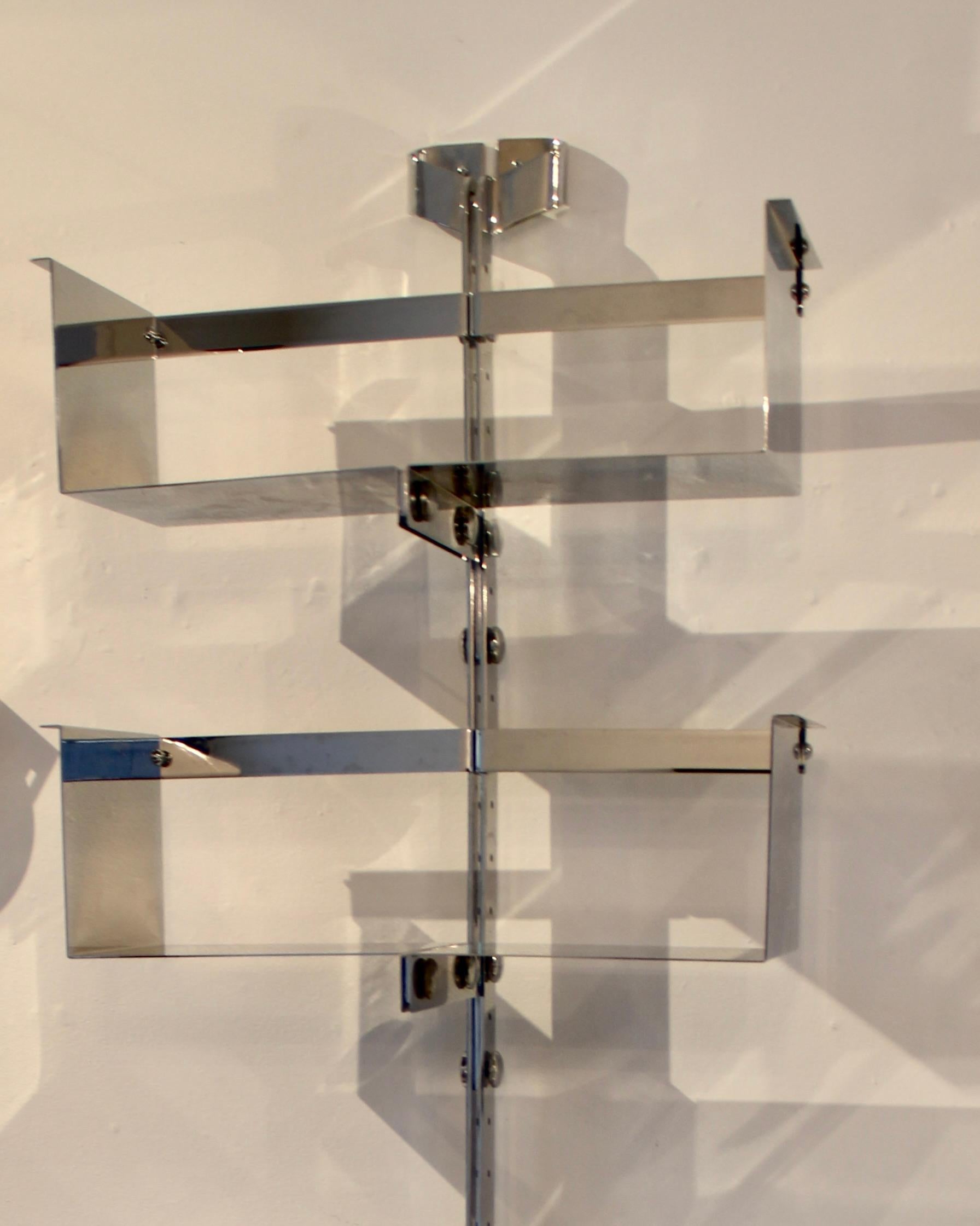 Pair of Vittroio Introini P700 wall systems stainless steel, chrome plated steel  wall shelves.  Produced by Saporiti. 
Pair available in the gallery but only one is mounted. 
Excellent condition : all original parts. 
Literatue Design Since 1945 ,