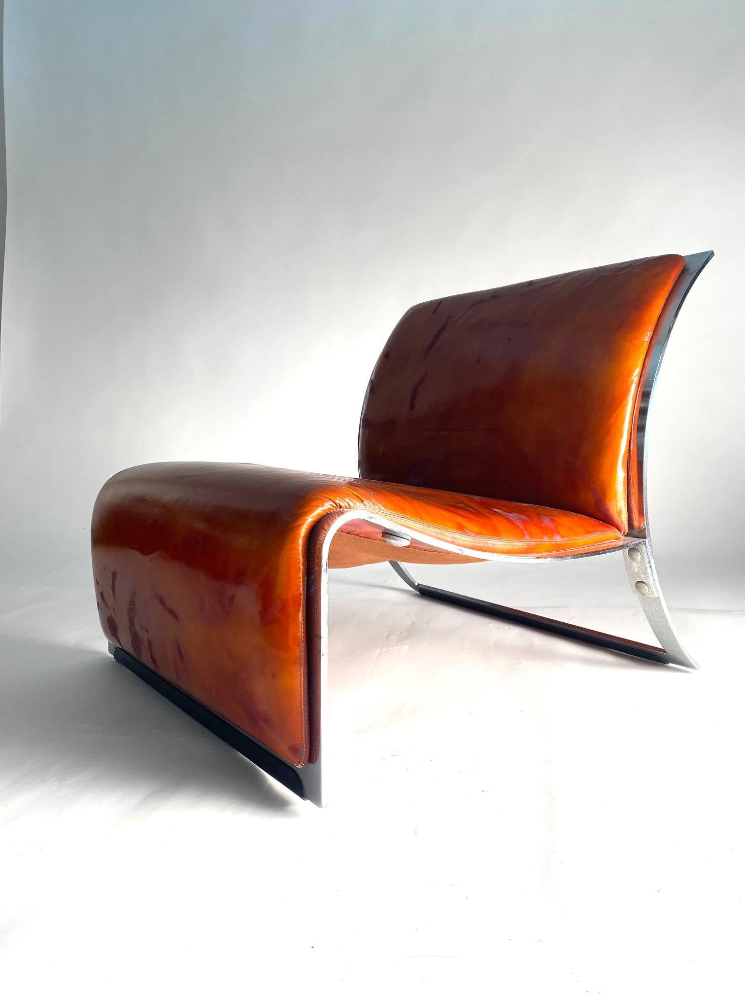 Ère spatiale Vittorio Introini  Paire de fauteuils en métal chromé et cuir pour Saporiti en vente