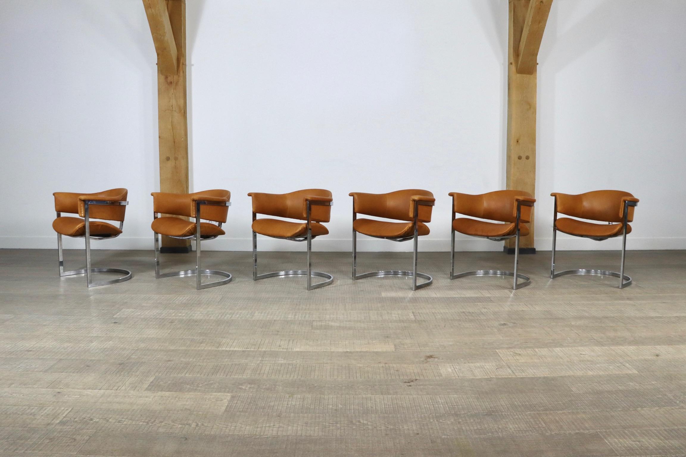 Vittorio Introini ensemble de 6 chaises de salle à manger en acier chromé et cuir cognac en vente 5