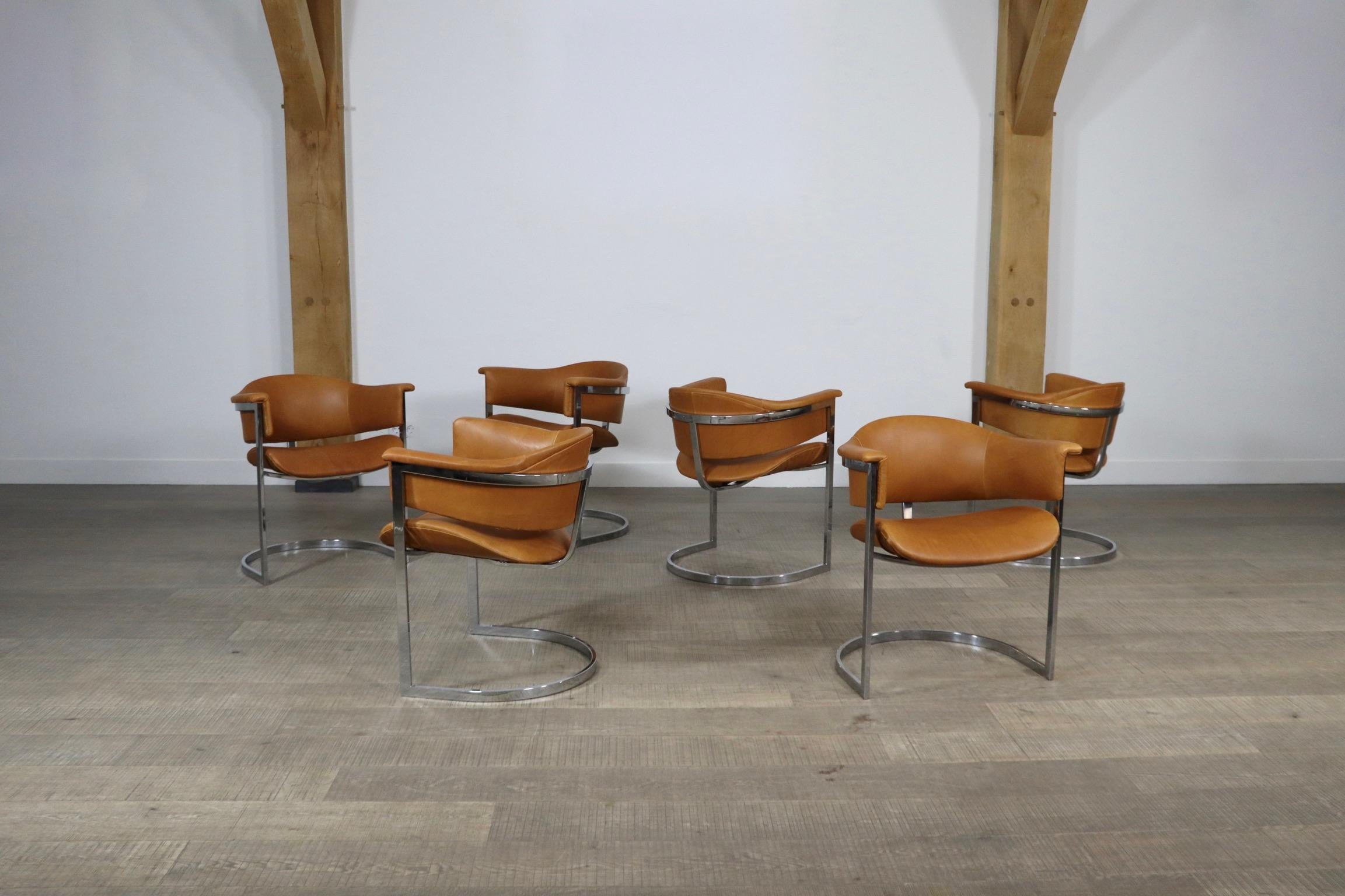 Vittorio Introini ensemble de 6 chaises de salle à manger en acier chromé et cuir cognac en vente 13