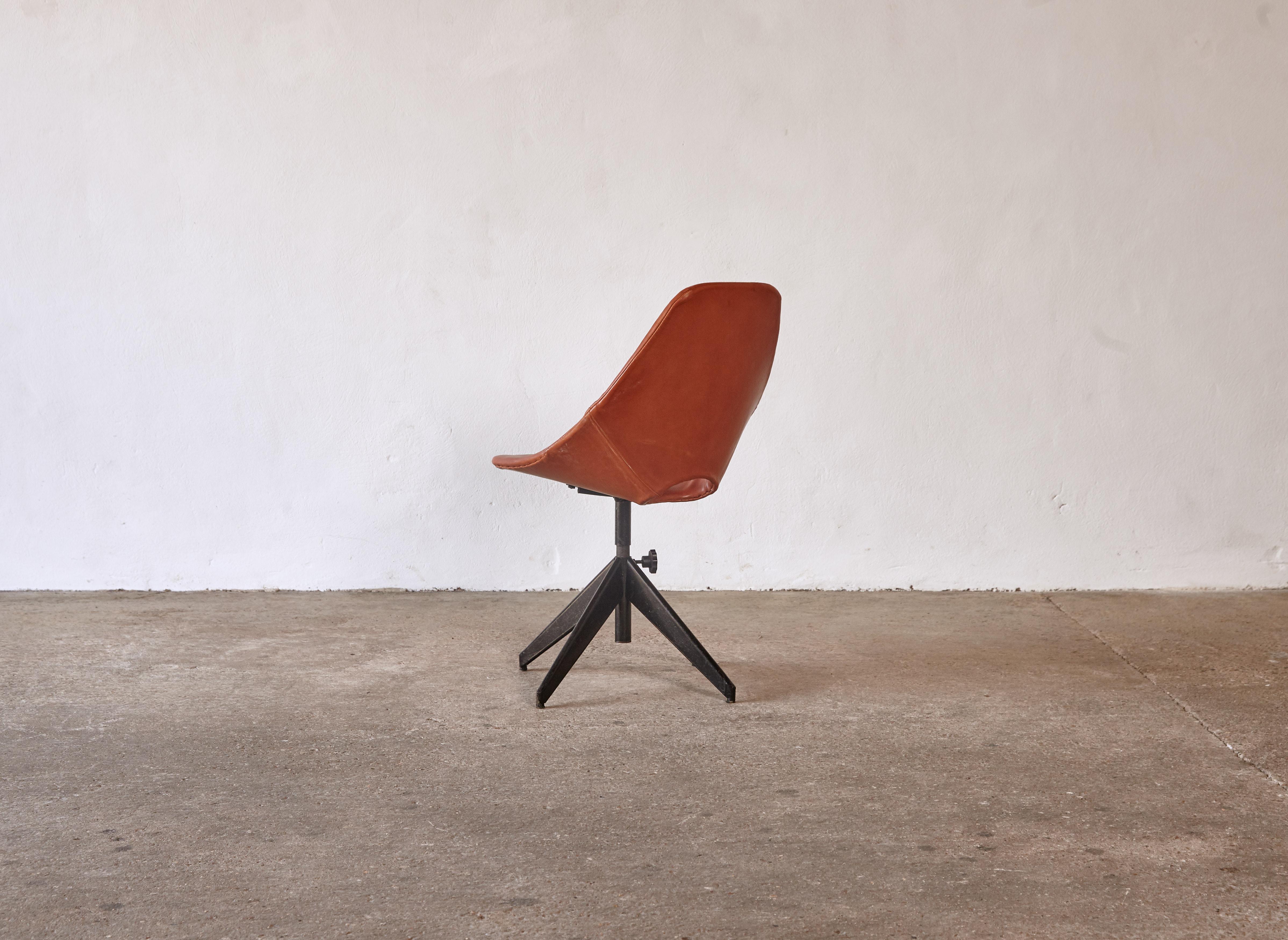 Vittorio Nobili for Fratelli Tagliabue Medea Leather Desk Chair, Italy, 1950s In Good Condition For Sale In London, GB