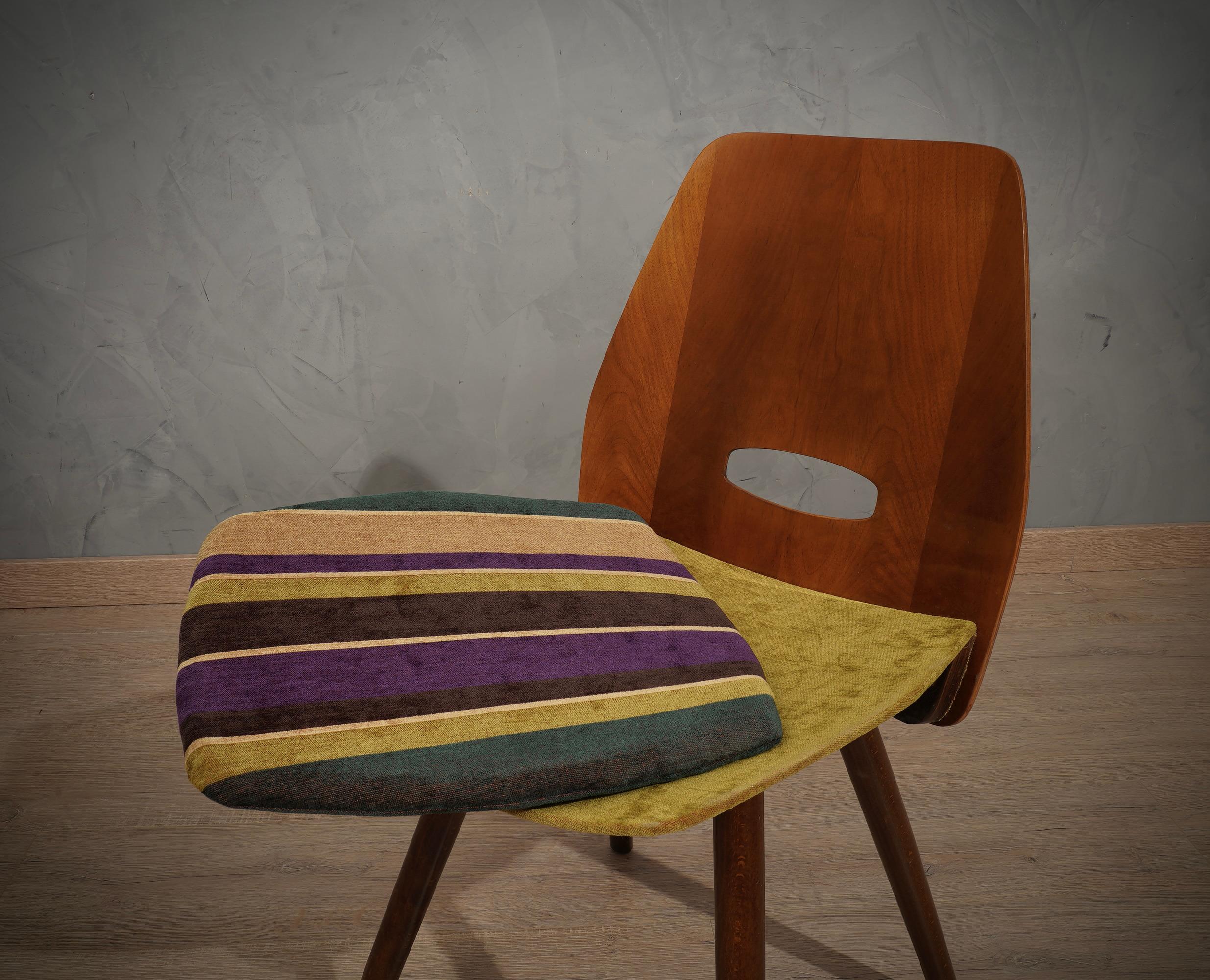 Vittorio Nobili Walnut and Velvet Italian Mid-century Chairs, 1955 For Sale 4