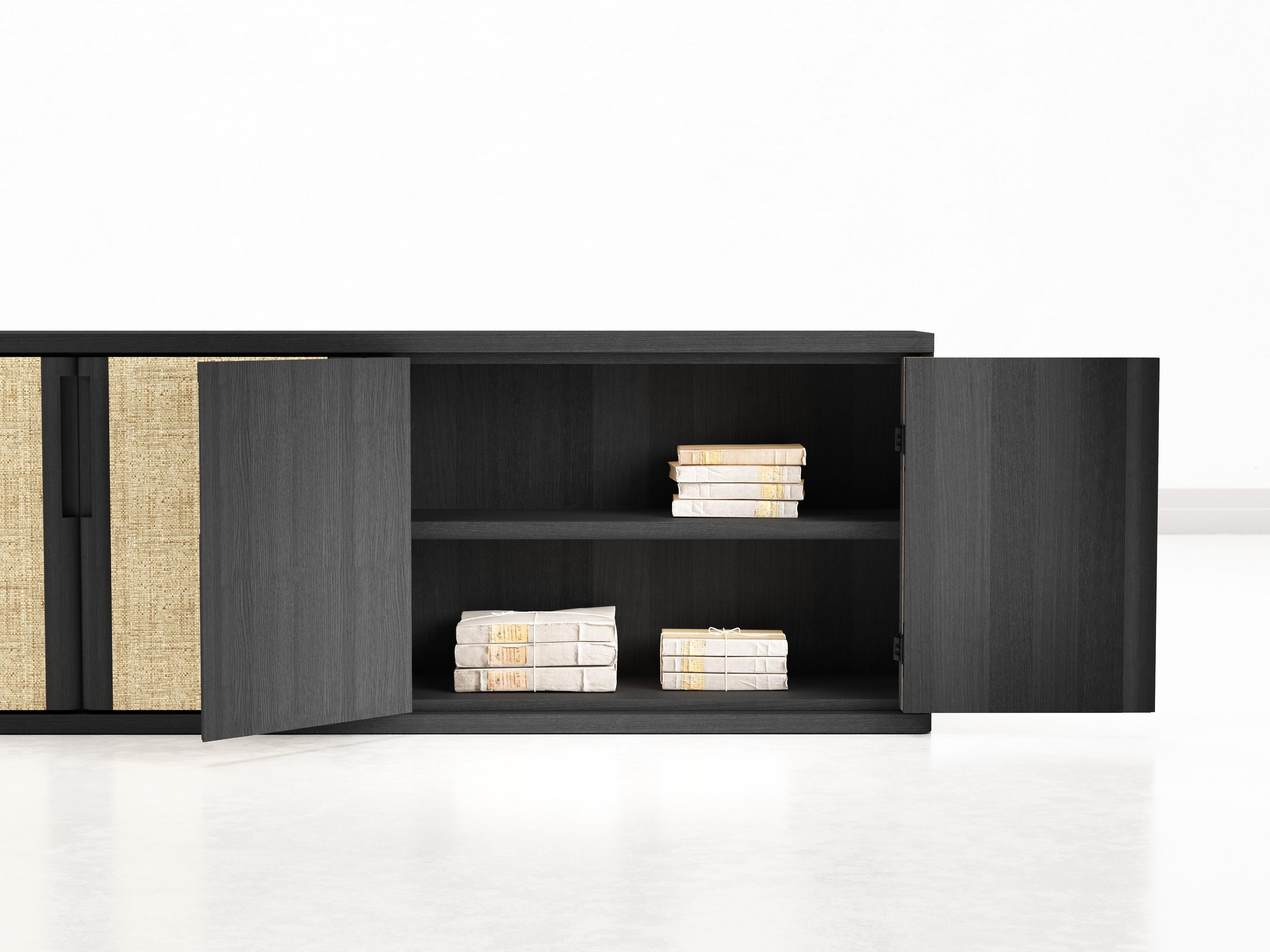 Moderne Buffet Vittorio en frêne noir et cuir noir en vente