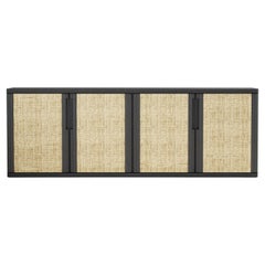 Aparador Vittorio en madera de fresno negro y cuero negro