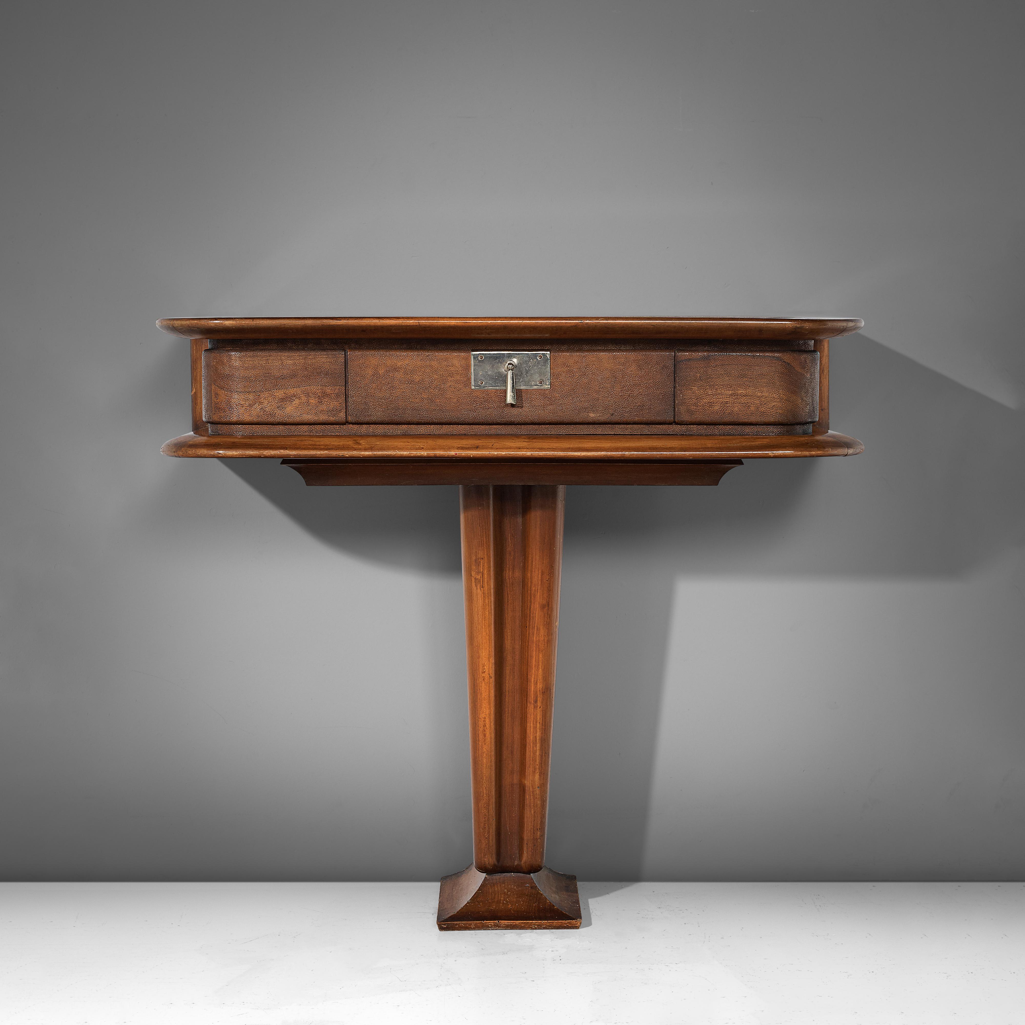 Vittorio Valabrega, console with drawer, walnut, leather, metal, Italy, 1940s

This console by the Italian designer Vittorio Valabrega is sculptural and elegant. Note the details in the base or the fine lines that surround the drawer. A metal