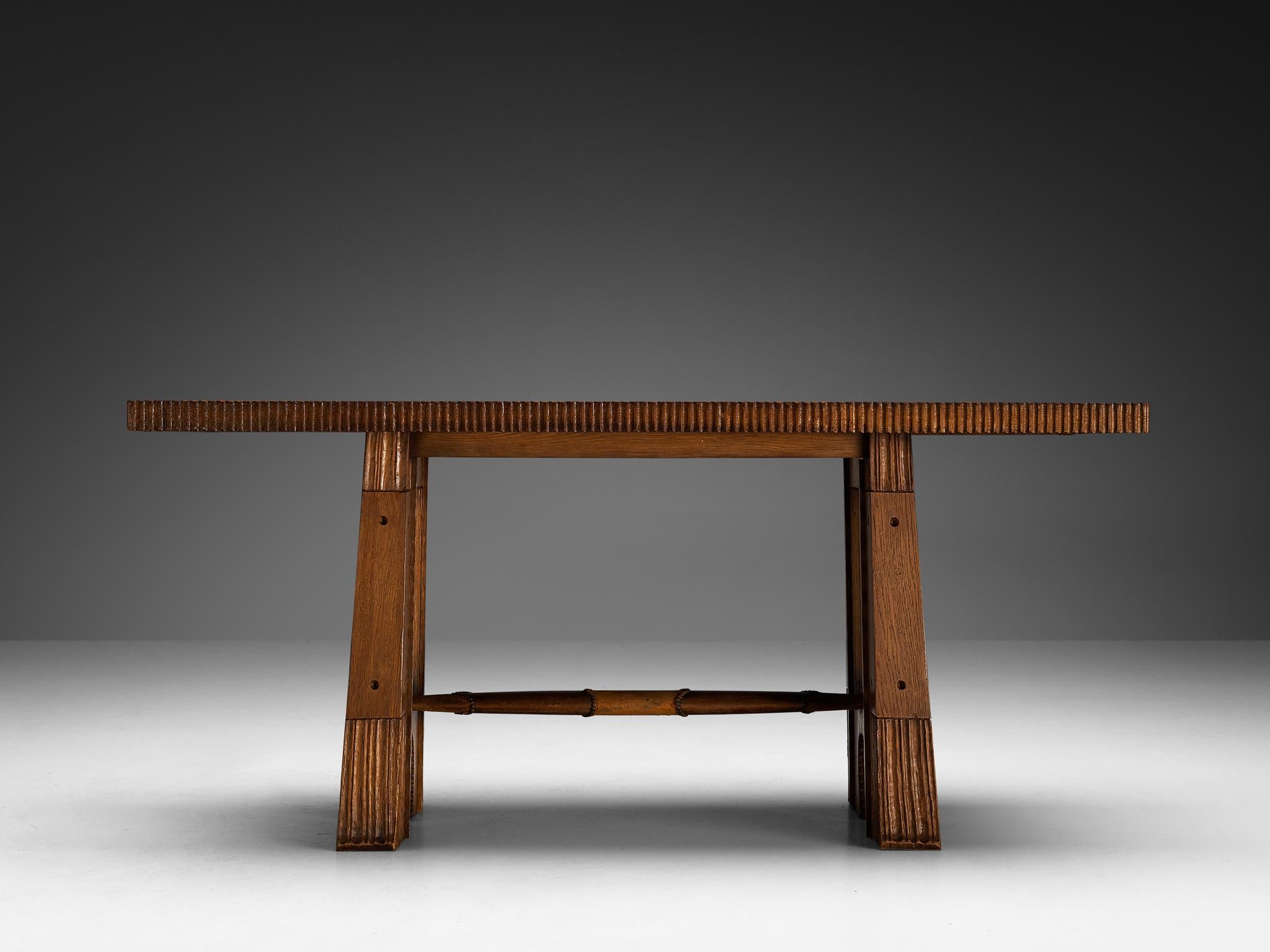 Vittorio Valabrega Dining Table in Oak with Intricate Carvings  In Good Condition In Waalwijk, NL