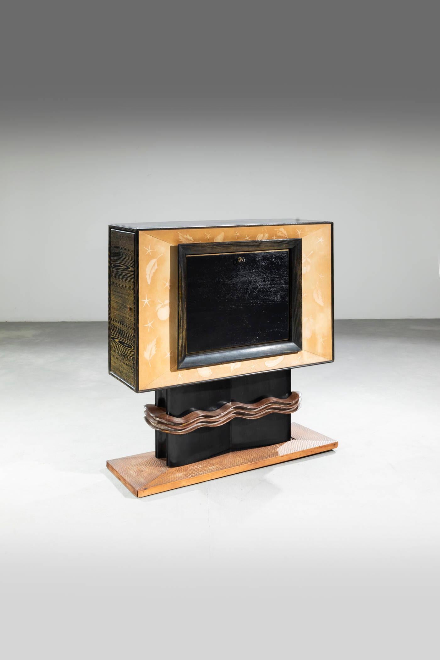 Beautiful 1940s bar cabinet designed by Vittorio Valabrega and produced by the Turin-based company of the same name, Valabrega.

Ditta Fratelli Valabrega was founded in Turin in 1884, where it distinguished and established itself by producing