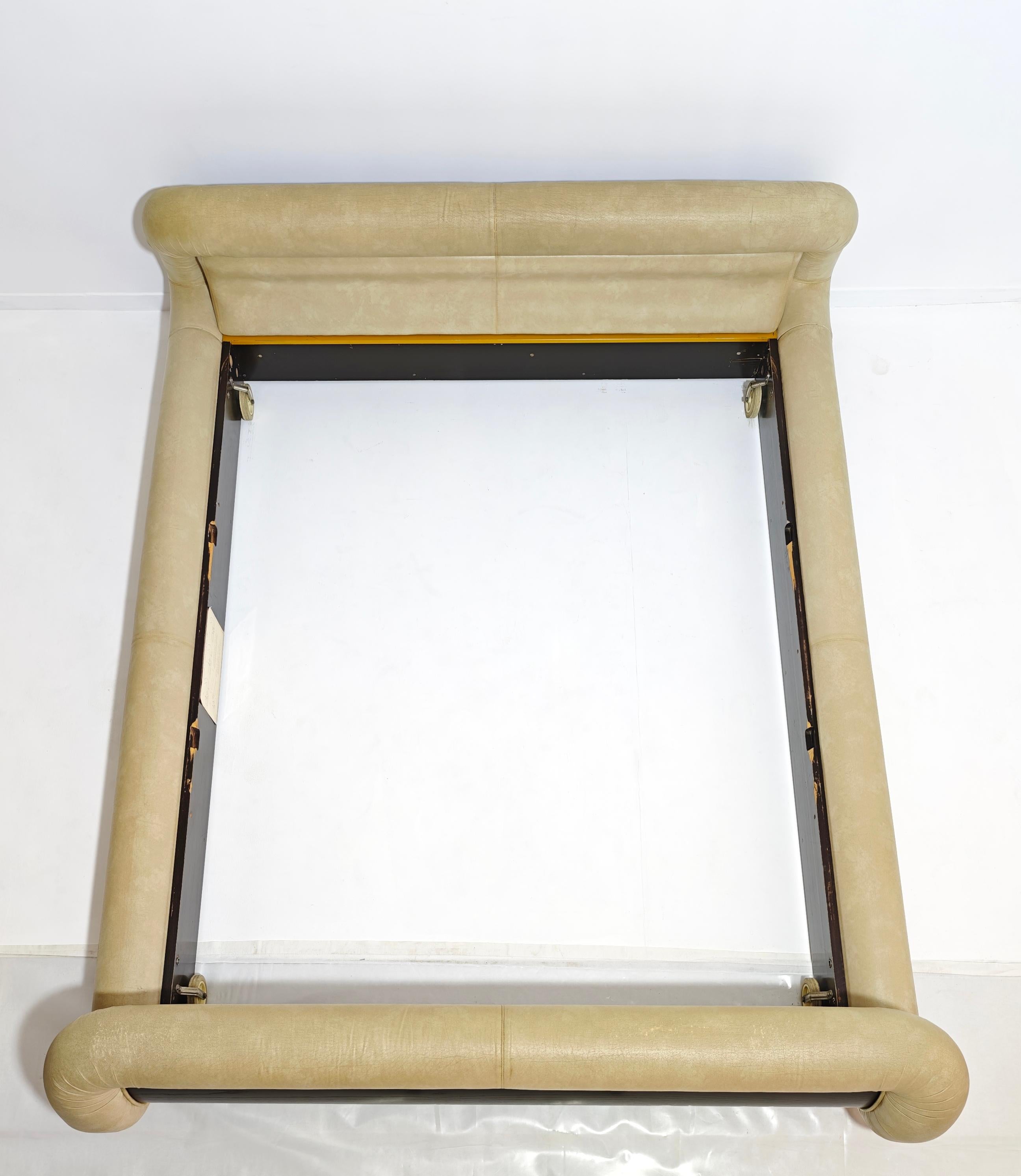 italien Vittorio Varo Bed Model UMA Production Boa Design Italie 1960s Mid-Century Modern en vente