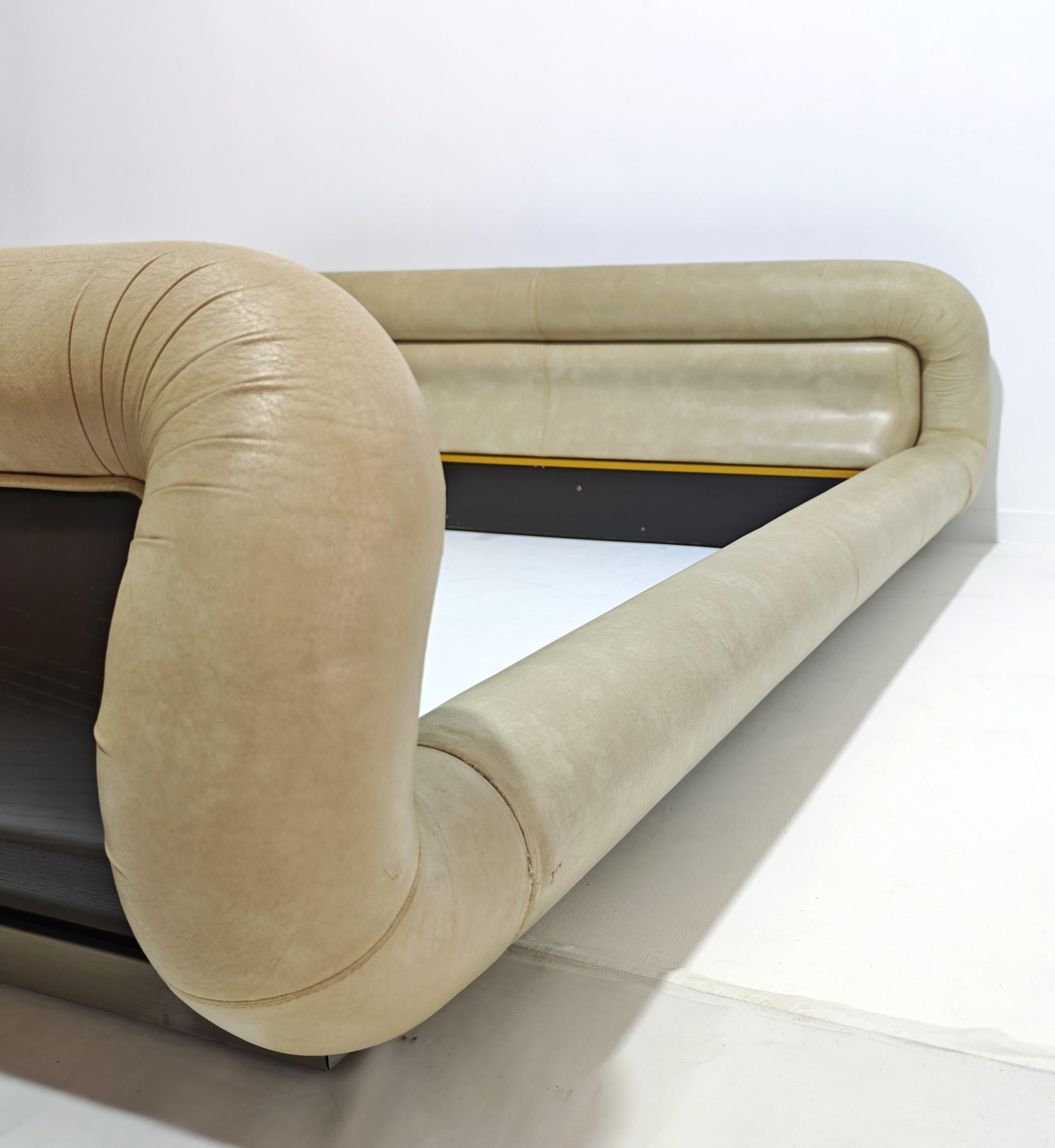 Aluminium Vittorio Varo Bed Model UMA Production Boa Design Italie 1960s Mid-Century Modern en vente