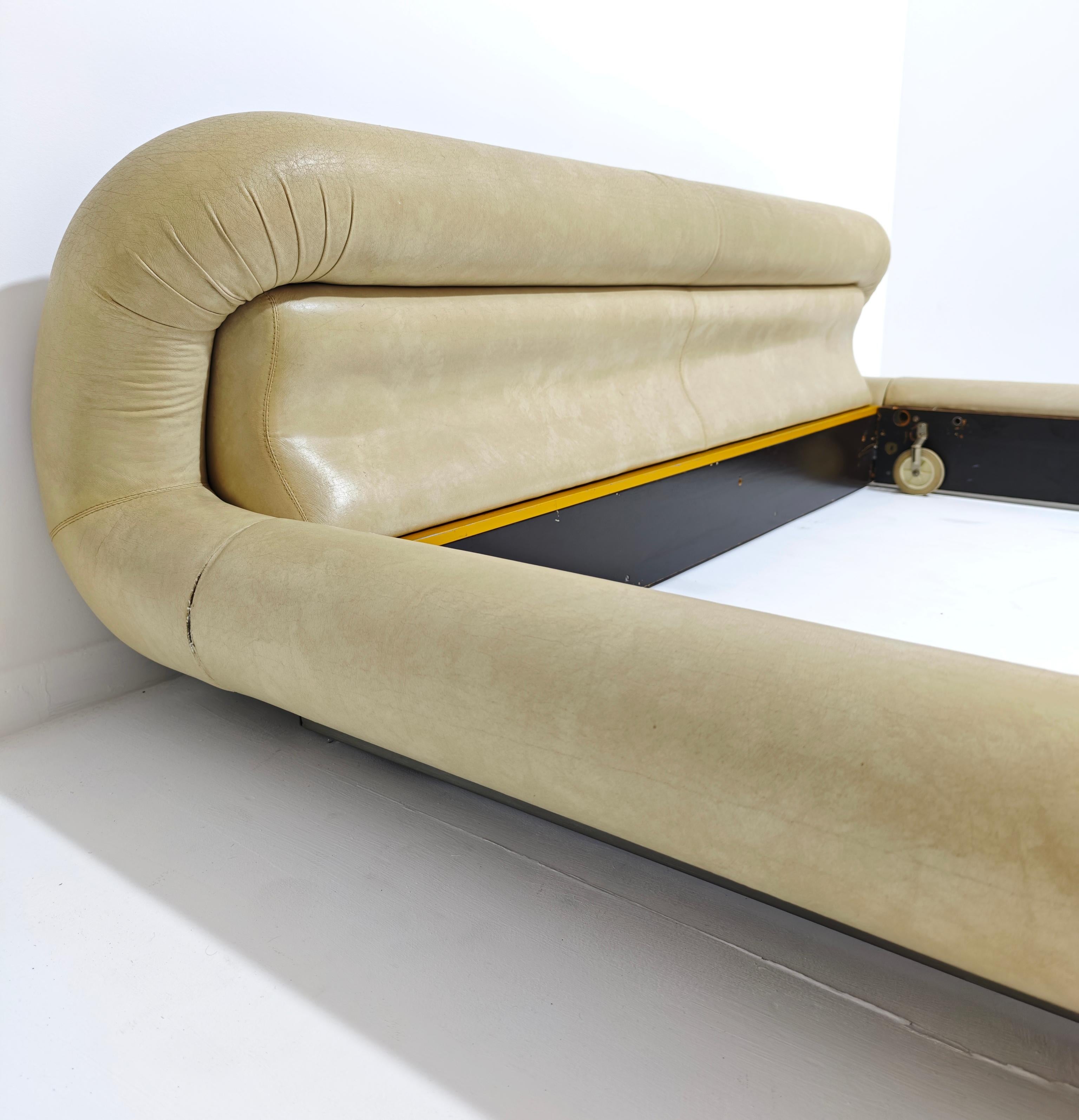 Vittorio Varo Bed Model UMA Production Boa Design Italie 1960s Mid-Century Modern en vente 2
