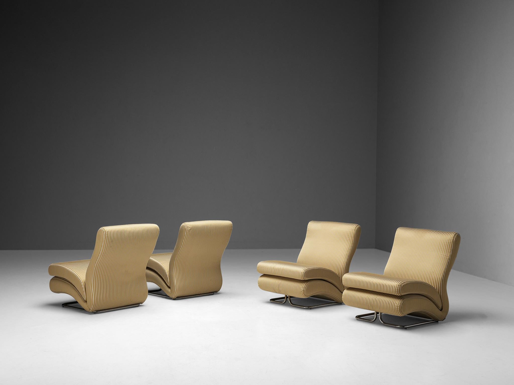 italien Vittorio Varo pour I.P.E. « Cigno » fauteuils de salon en tissu rayé  en vente
