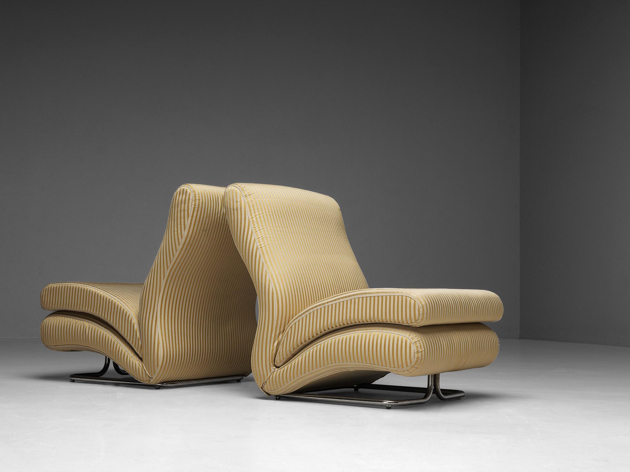 Milieu du XXe siècle Vittorio Varo pour I.P.E. « Cigno » fauteuils de salon en tissu rayé  en vente