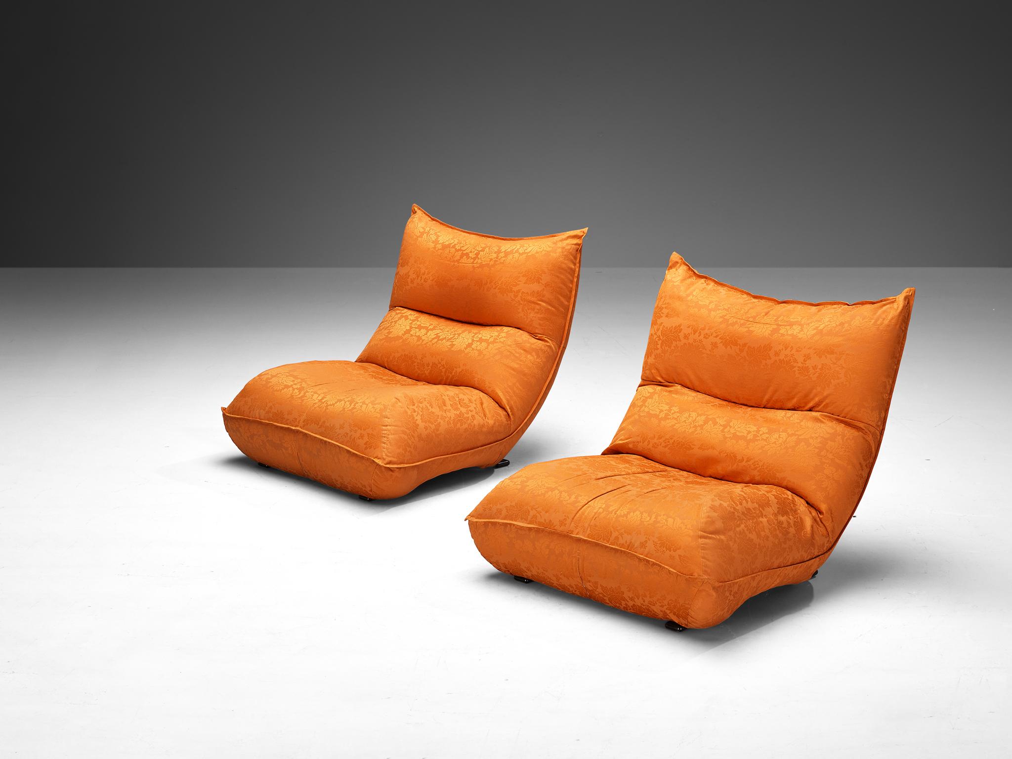 Vittorio Varo for Plan Design Interior, 'Zinzolo' lounge chairs, fabric, Italy, 1970s

These superb Zinzola lounge chairs are designed by the Italian Vittorio Varo. This design reflects the spirit of the 1970s, characterized by a bold departure from
