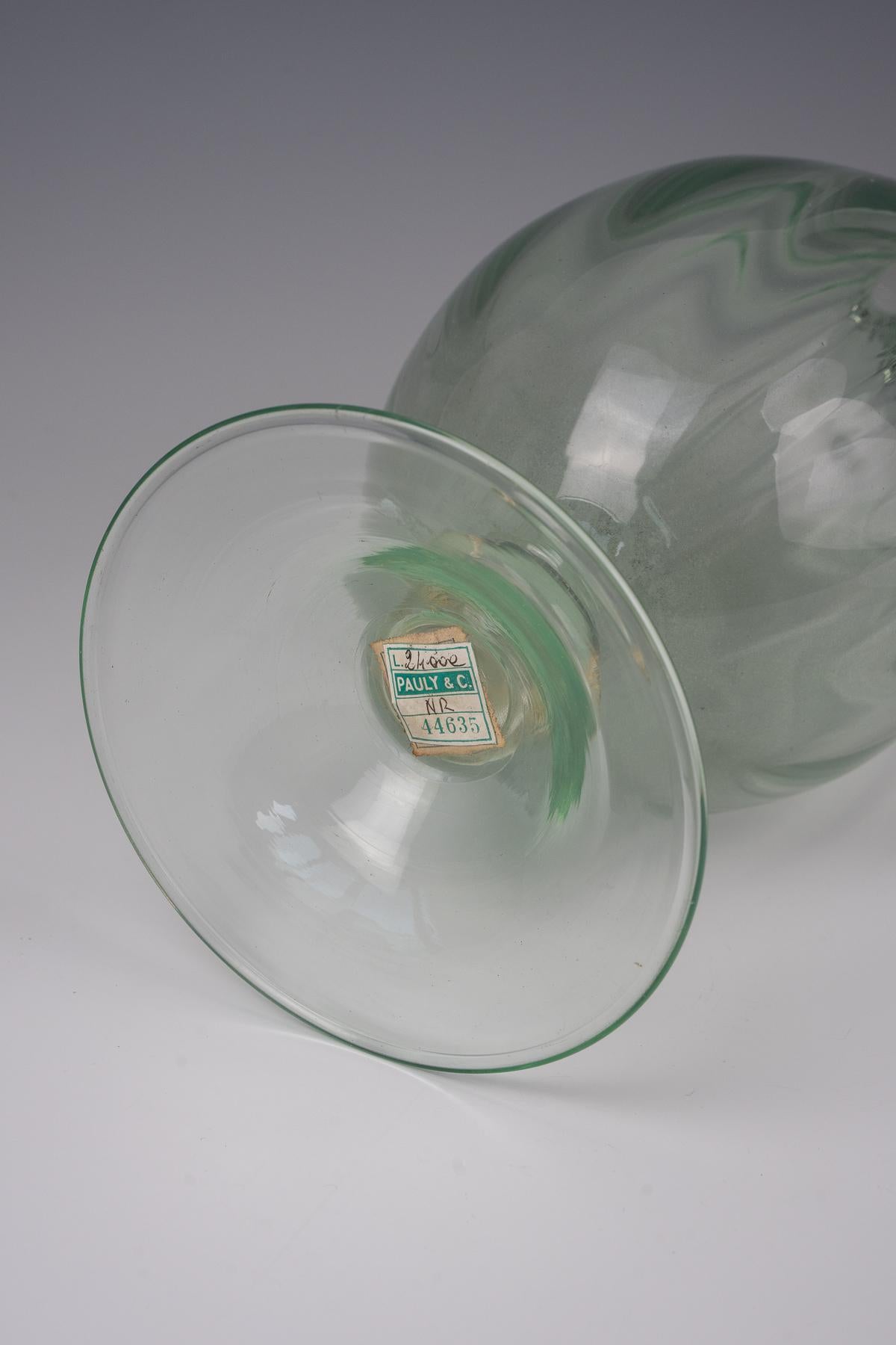 Vetro di Murano Vittorio Zecchin. Vaso in vetro a rilievo del 1930 con piede verde, 2x etichetta di Pauly in vendita