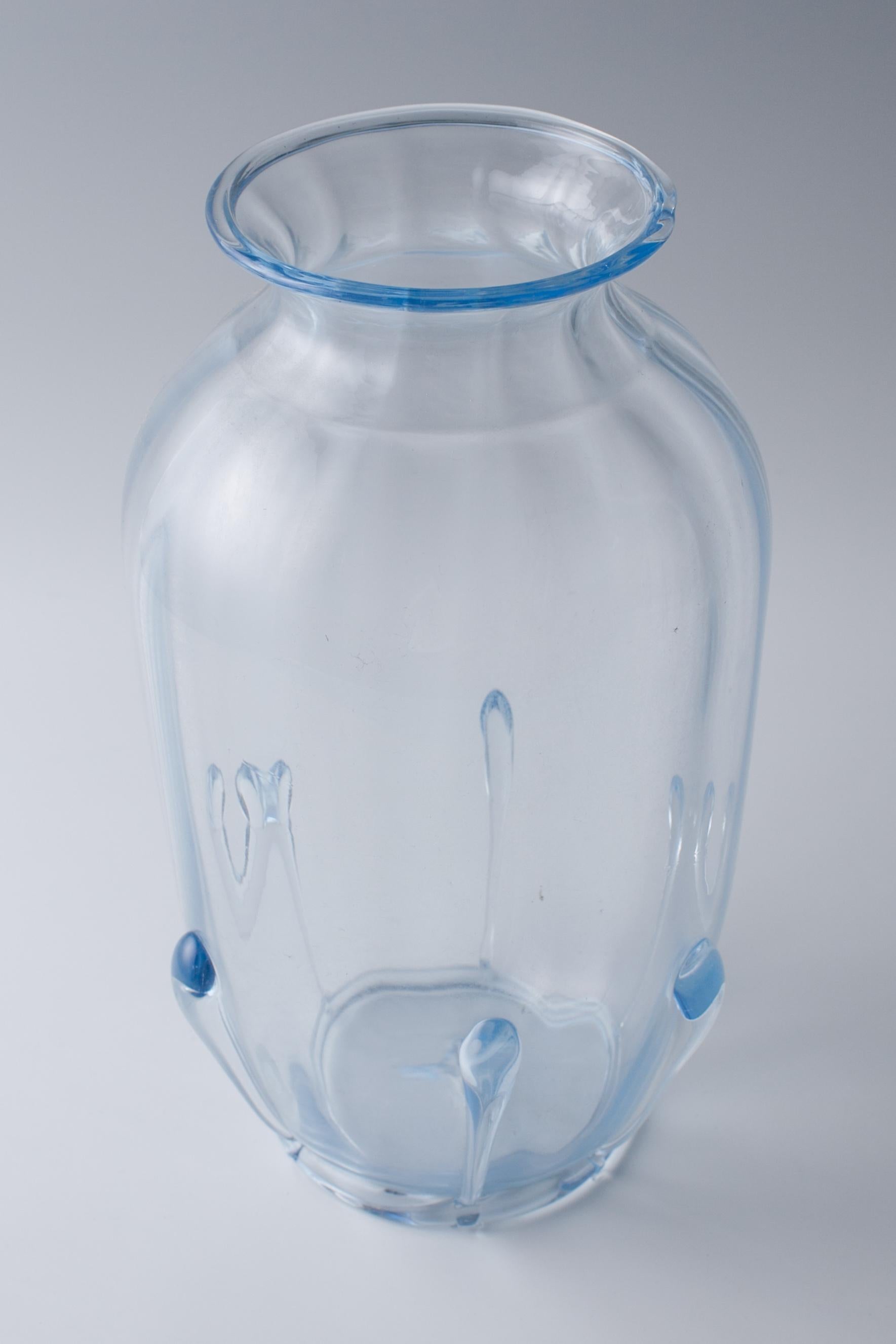 Vittorio Zecchin per Venini 1930

Vaso molto bello, dal design e dalla forma precoci
 Qualità eccellente. Il punto Pontil è qualcosa di scortese
 Zecchin lavorò al fianco di Venini e di Cam anche per AVEM e produsse in questo periodo in varie