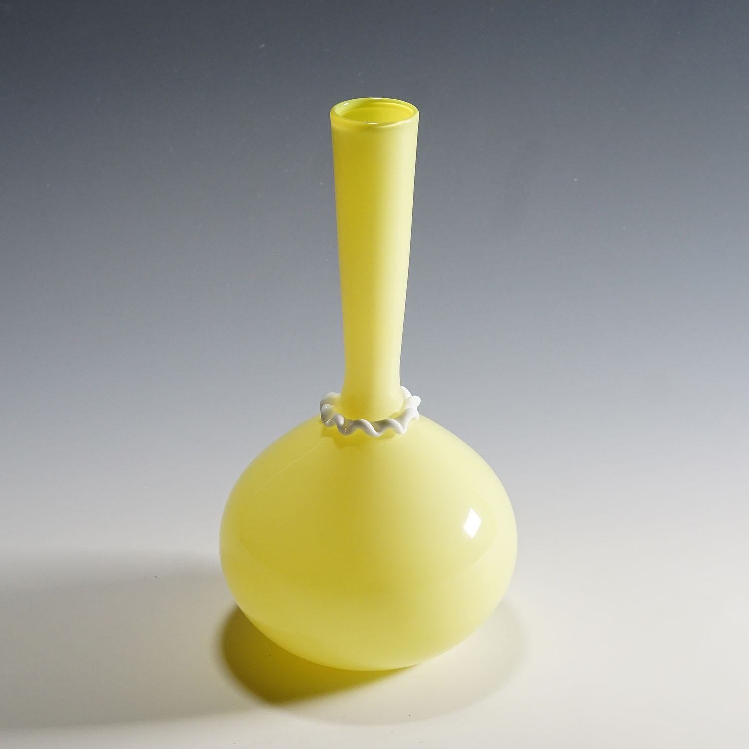Italian Vittorio Zecchin for Venini Soffiato Vase in Yellow and Lattimo Glass ca. 1950s For Sale
