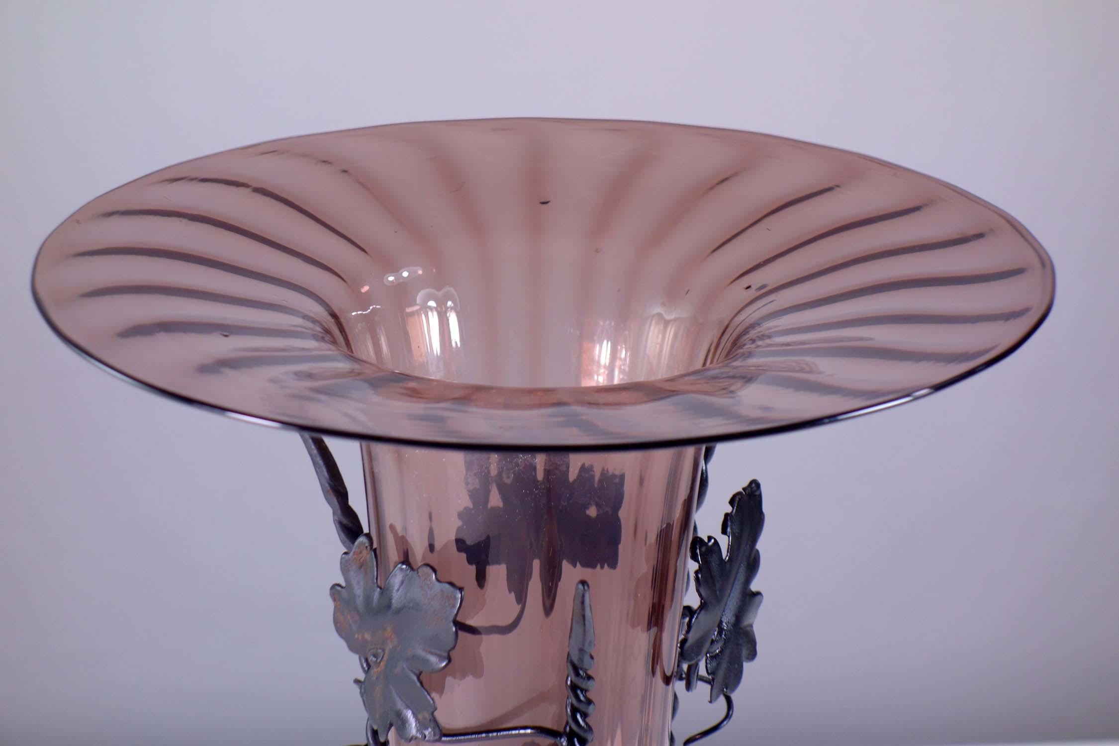Art nouveau Vittorio Zecchin Venini MVM Art Nouveau Améthyste Verre Murano Fer Forgé Vase en vente