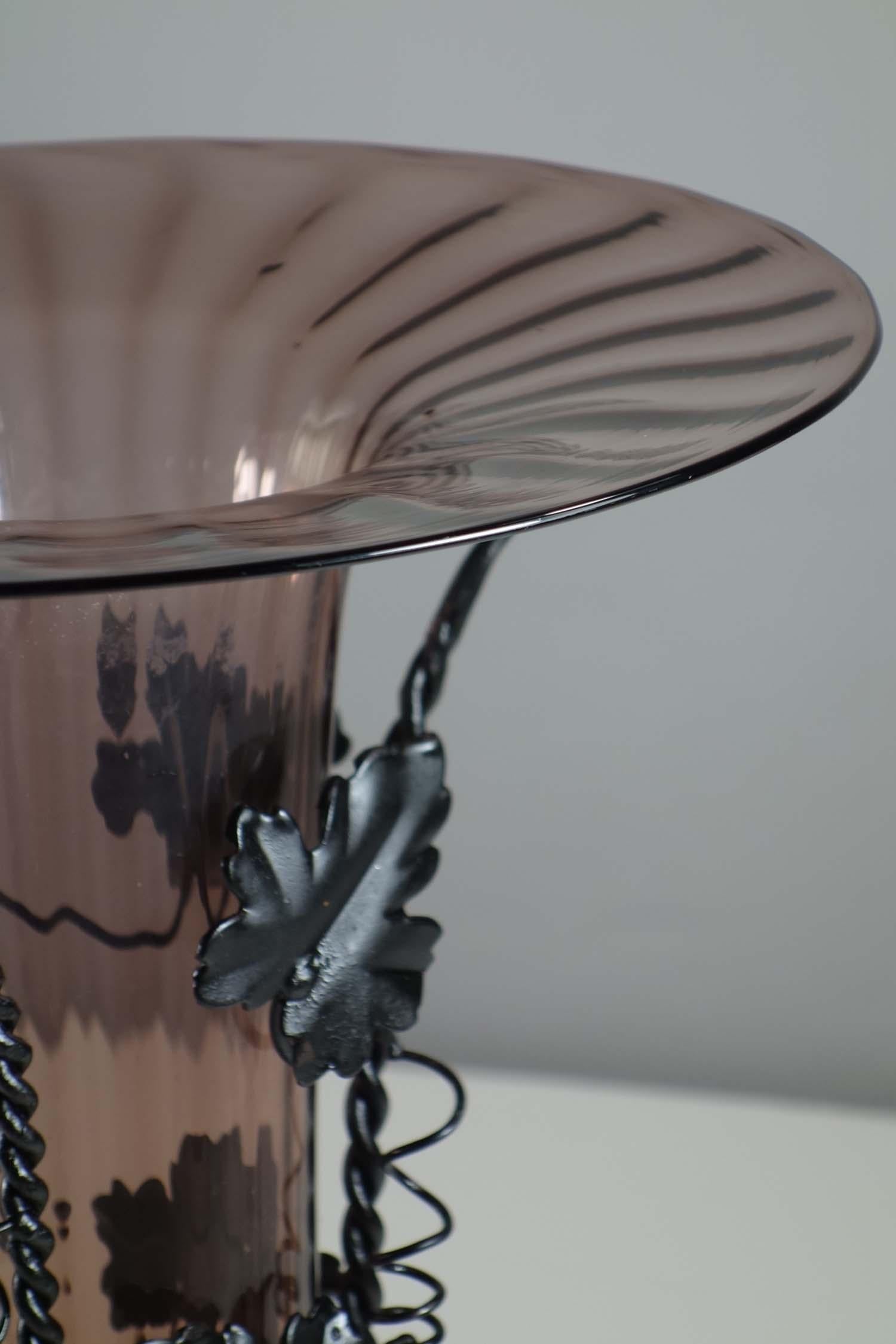 Vittorio Zecchin Venini MVM Art Nouveau Améthyste Verre Murano Fer Forgé Vase en vente 1