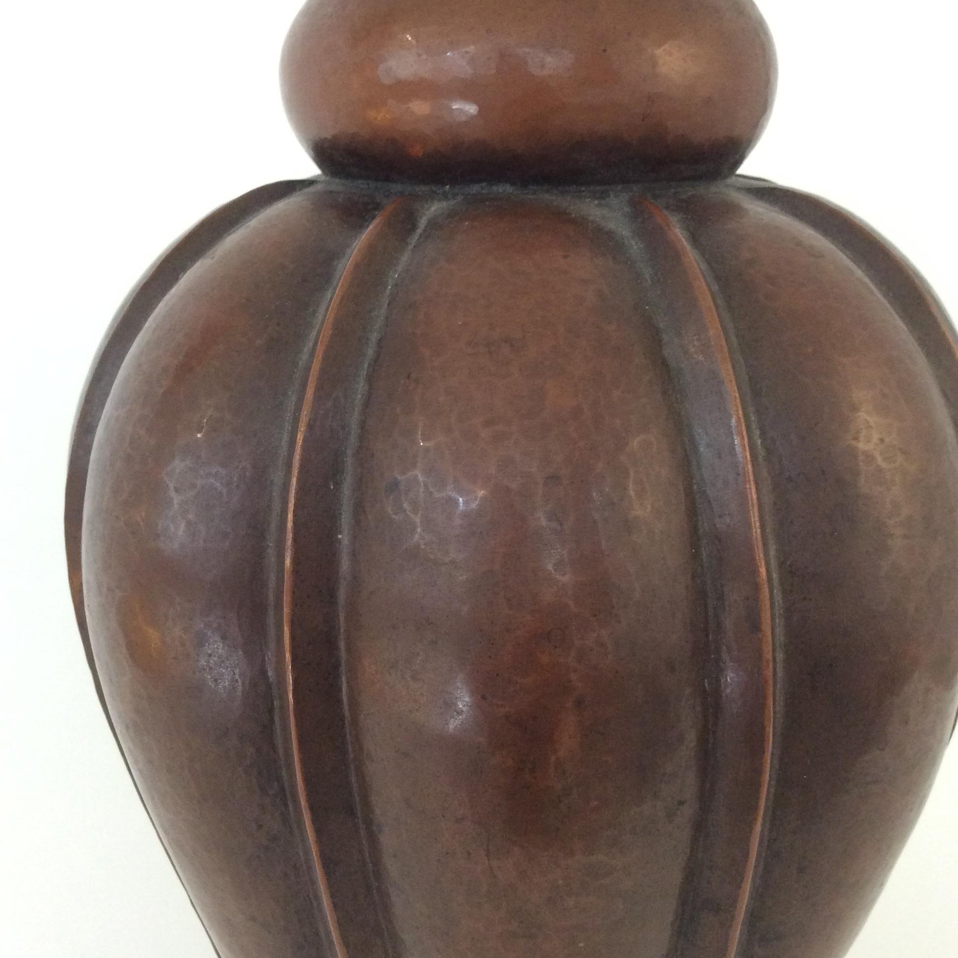 Rare Vittorio Zecchin (1878-1947) copper vase, circa 1926, Italy.
Hammered and patinated copper, by Valerio and Martini for E.N.A.P.I.
Dimensions: 32 cm height, diameter 19 cm.
Good original condition.
 We ship worldwide.
All purchases are covered