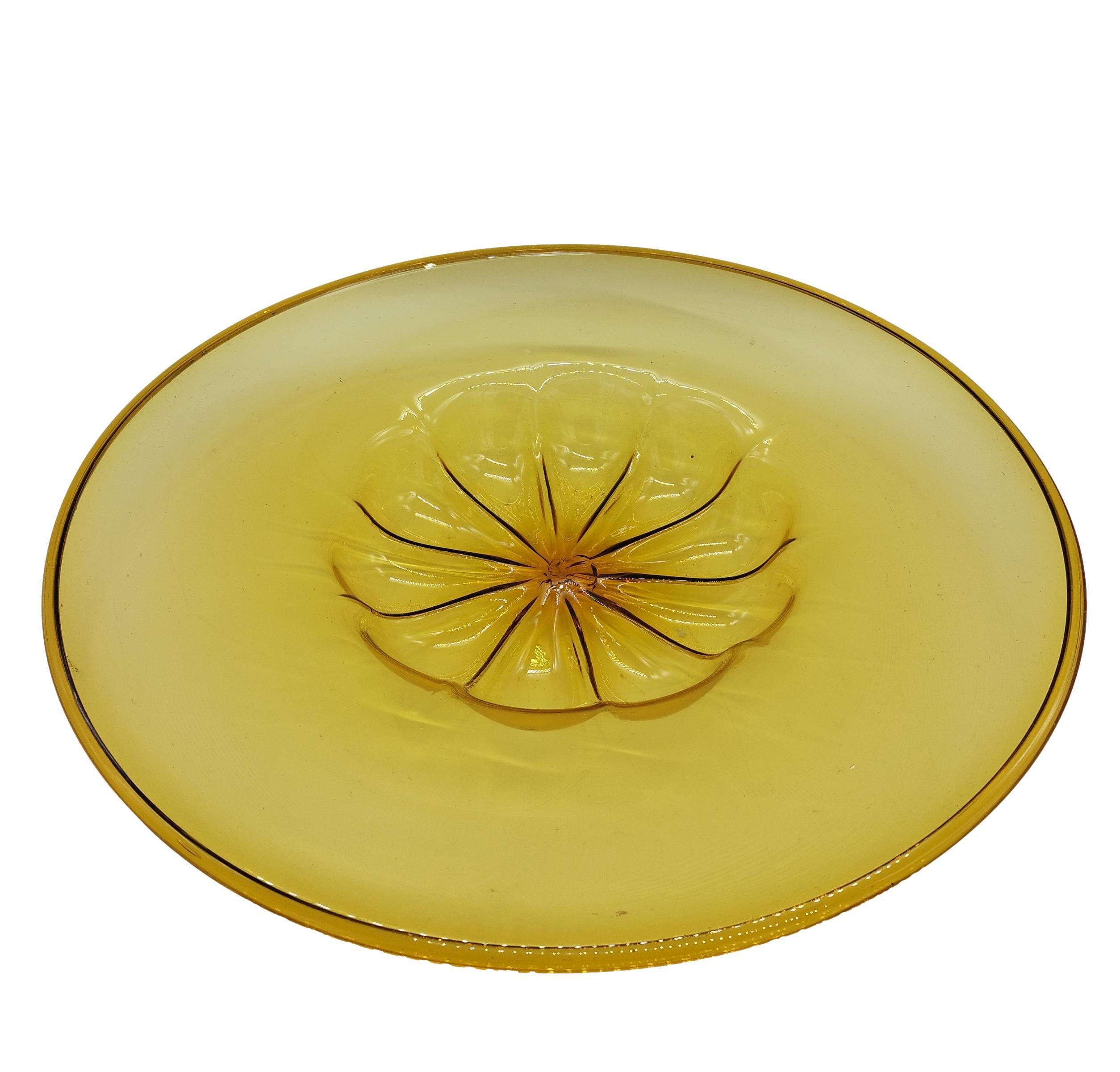 Large blown glass dish in transparent yellow glass, designed by Vittorio Zecchin and produced by Venini, Murano Venezia. The dish was produced in several sizes, this is the largest version, very rare.