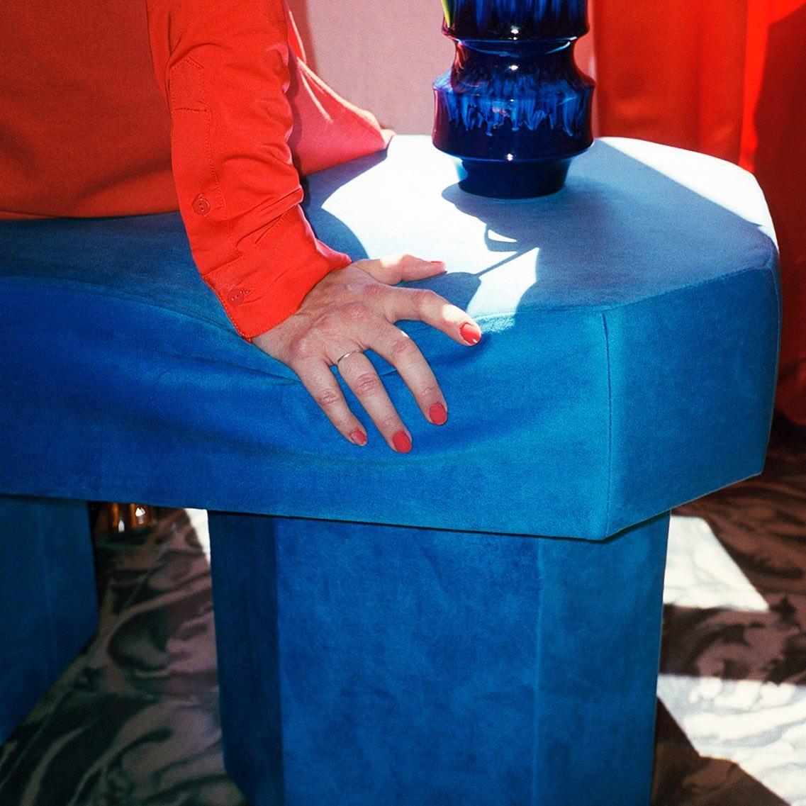 Viva Gradient 011 Panca scultorea contemporanea in velluto di Houtique in vendita 6