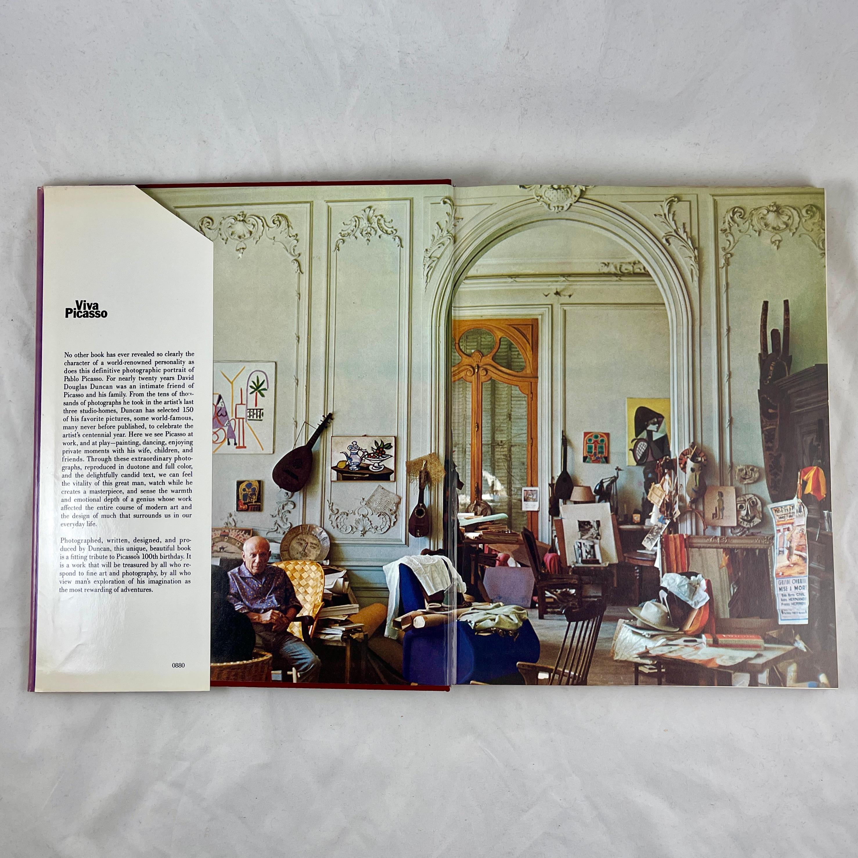 Fait à la machine Viva Picasso : une célébration du centenaire - Livre à couverture rigide 1881-1981 avec veste en vente