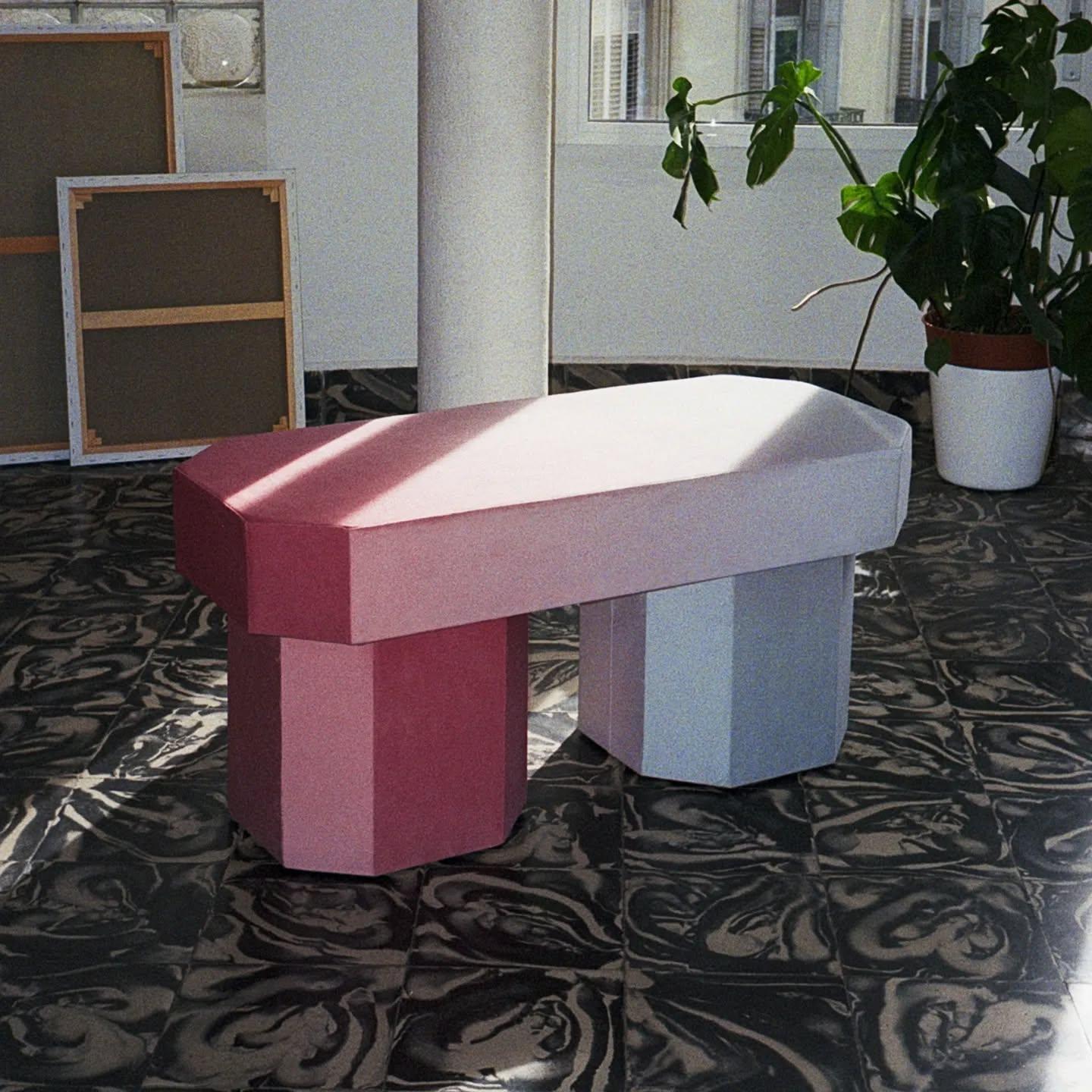 Viva Red Contemporary Skulpturale Samtbank von Houtique im Angebot 13