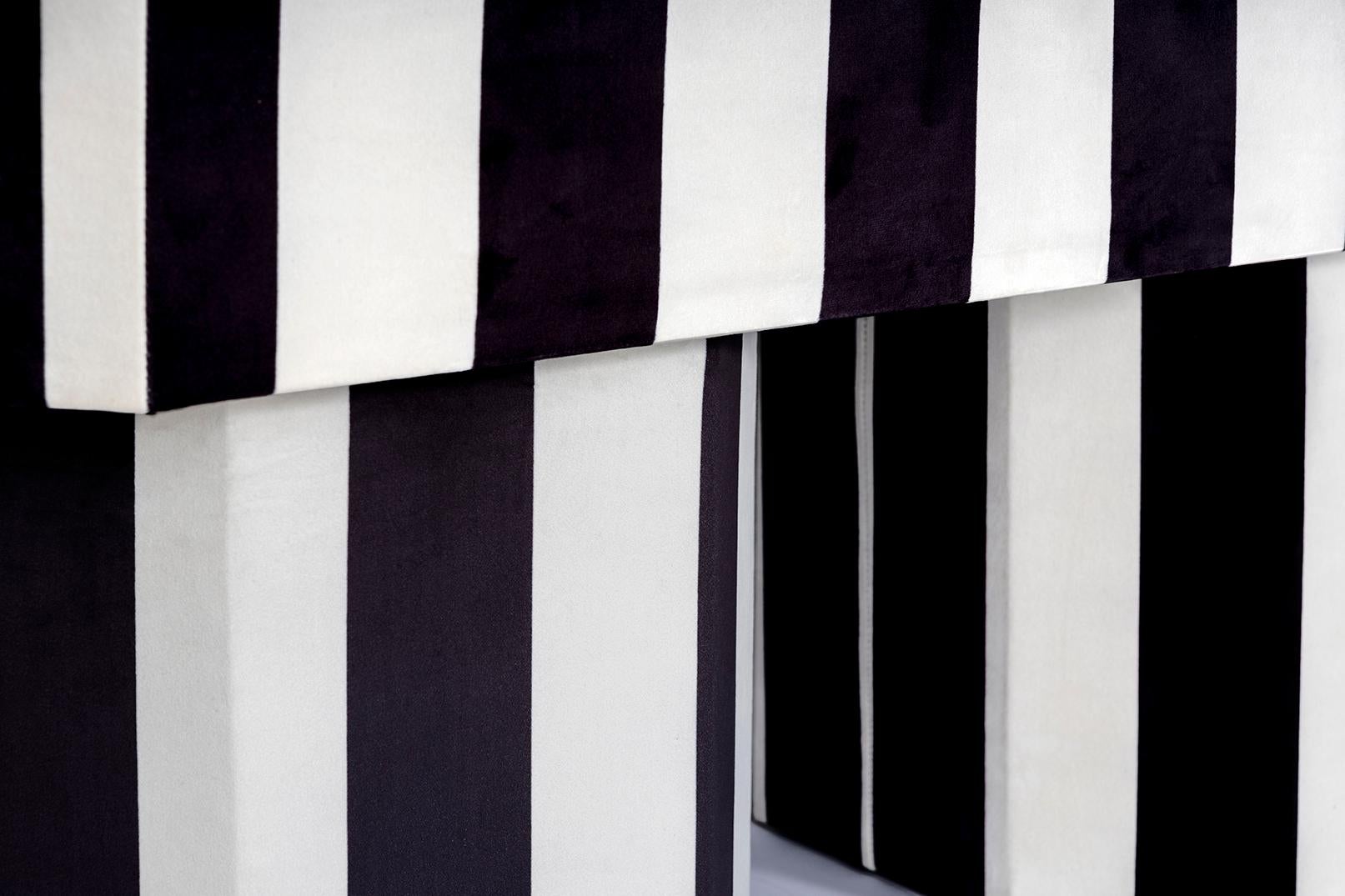 Viva Stripe Black and White Bench by Houtique In New Condition For Sale In Geneve, CH