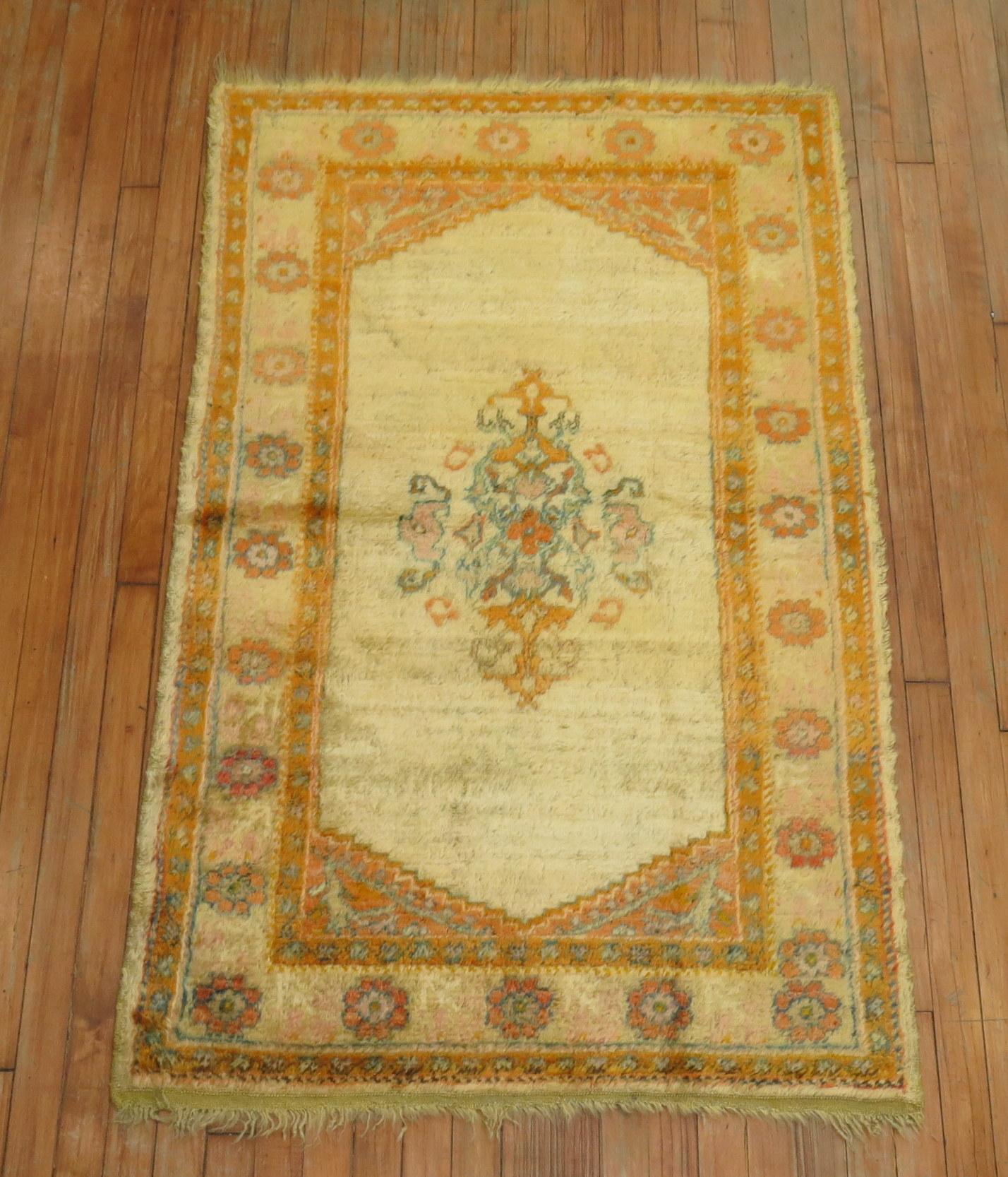 Vivacious Early 20th Century Angora Wool Oushak Rug In Good Condition In New York, NY