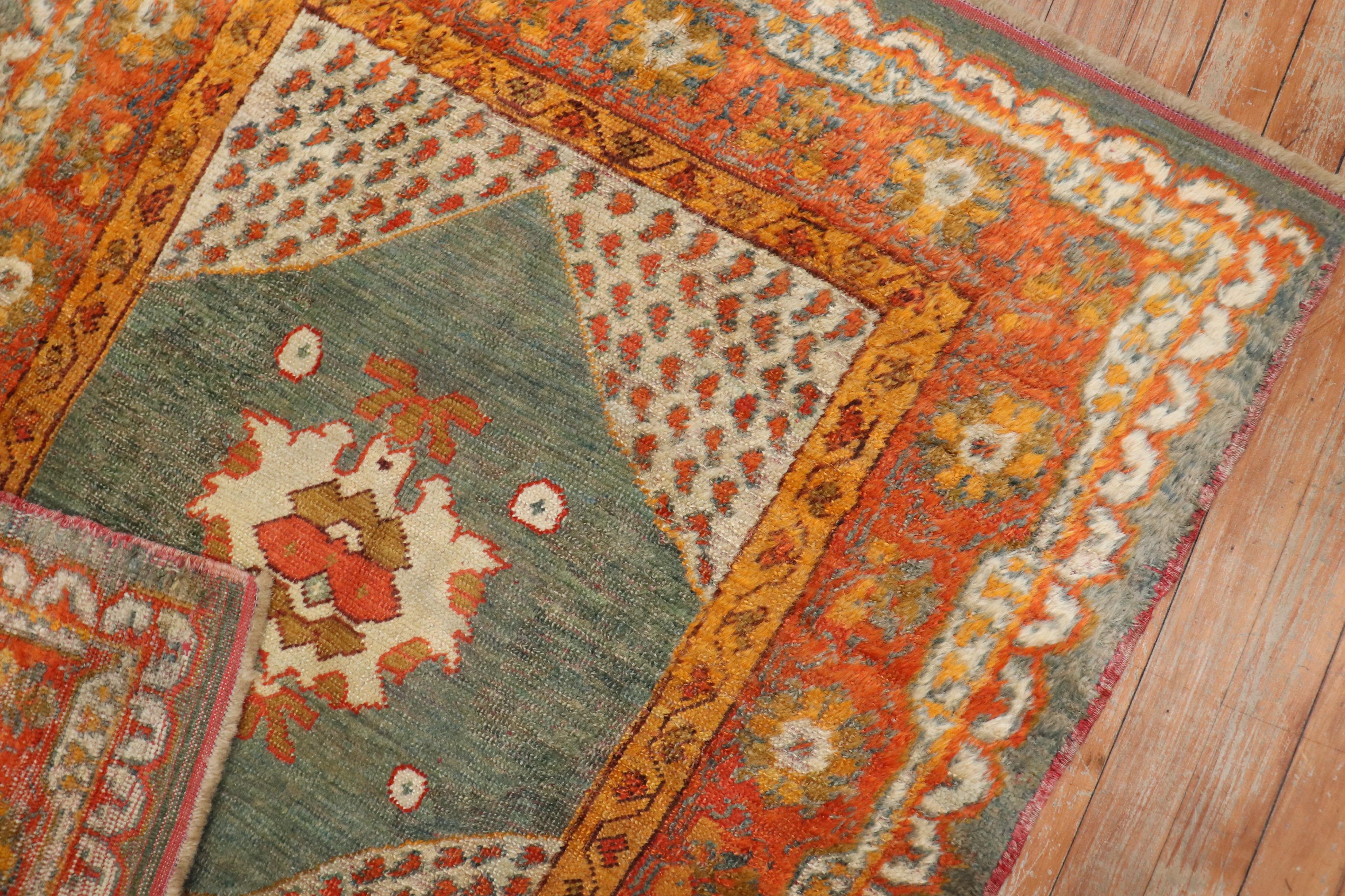 Quadratischer Oushak-Teppich aus angorafarbener Wolle, lebhaftes grünes Pumpkin, frühes 20. Jahrhundert im Angebot 1