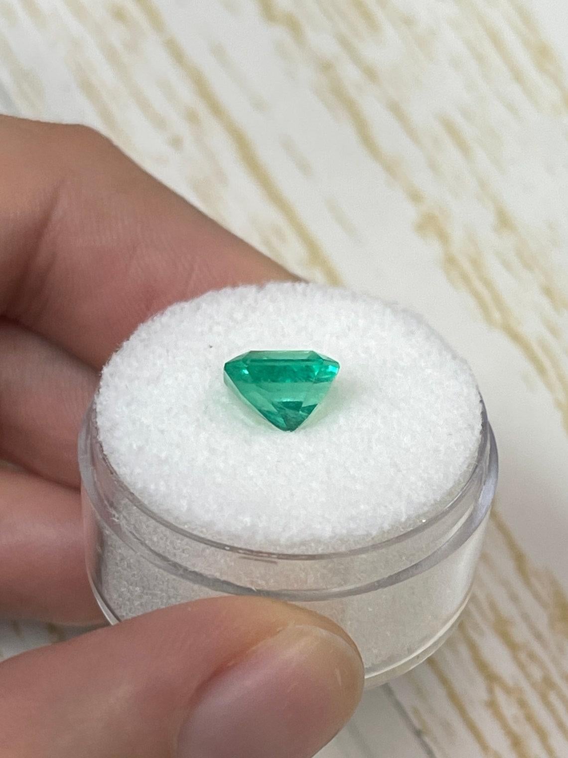 Gema Esmeralda Colombiana Corte Esmeralda Verde Muzo Vivaz de 1,92 Quilates  Mayo Birthston en venta 1