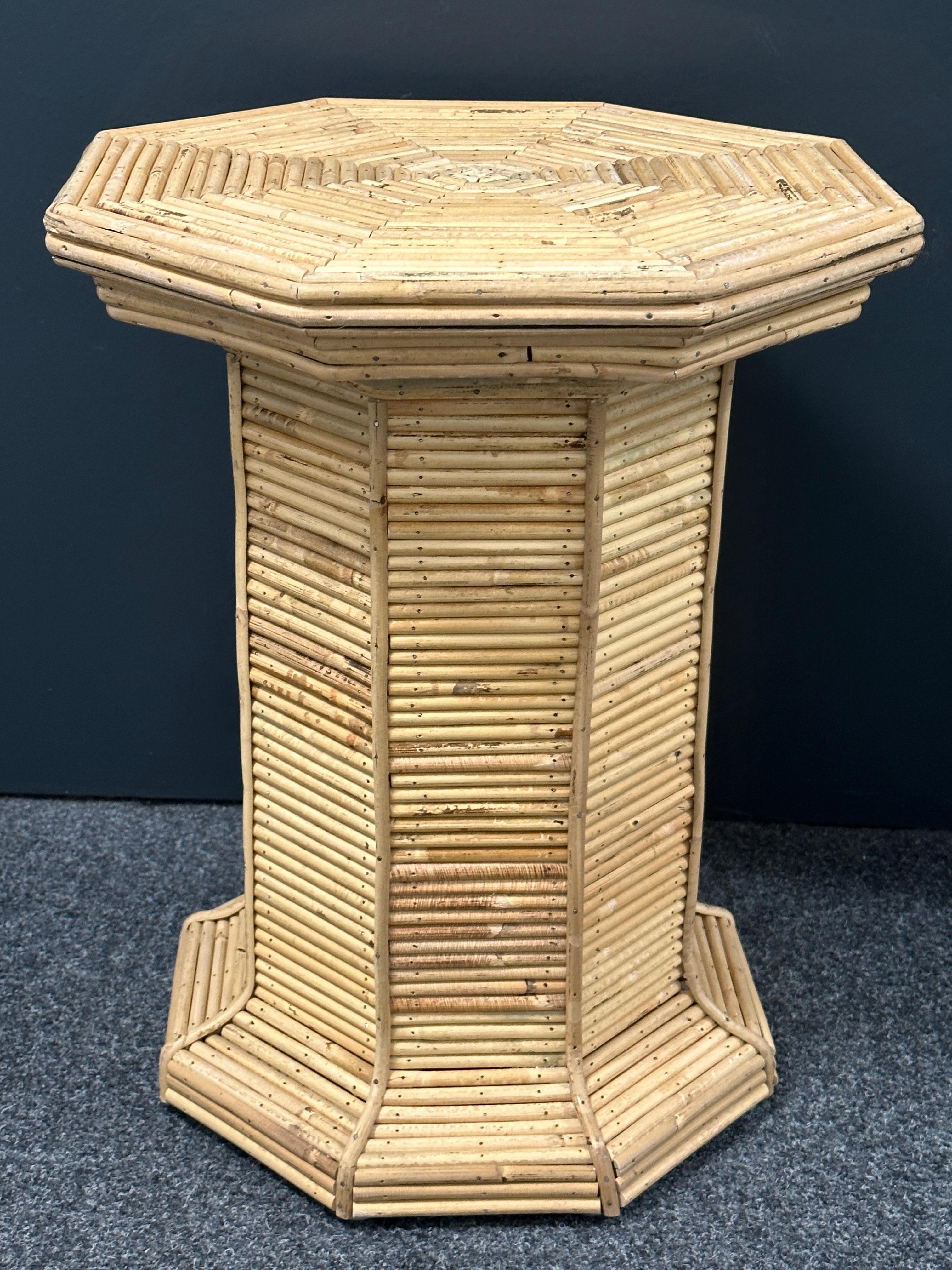 Vivai del Sud Bamboo Handcrafted Stylish Mid-Century Modern Rattan Pedestal  In Good Condition For Sale In Nuernberg, DE