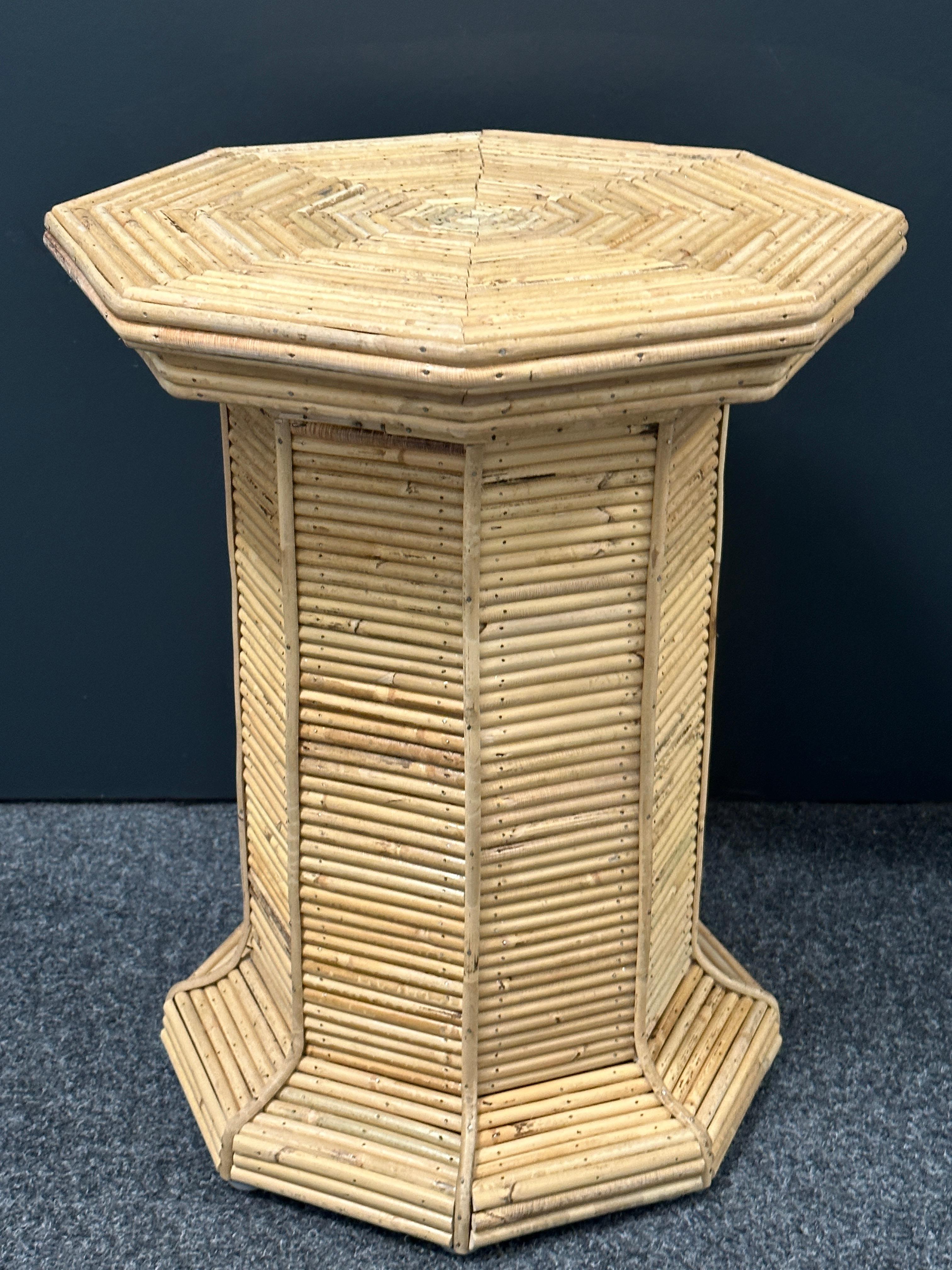 Vivai del Sud Bamboo Handcrafted Stylish Mid-Century Modern Rattan Pedestal  For Sale 1