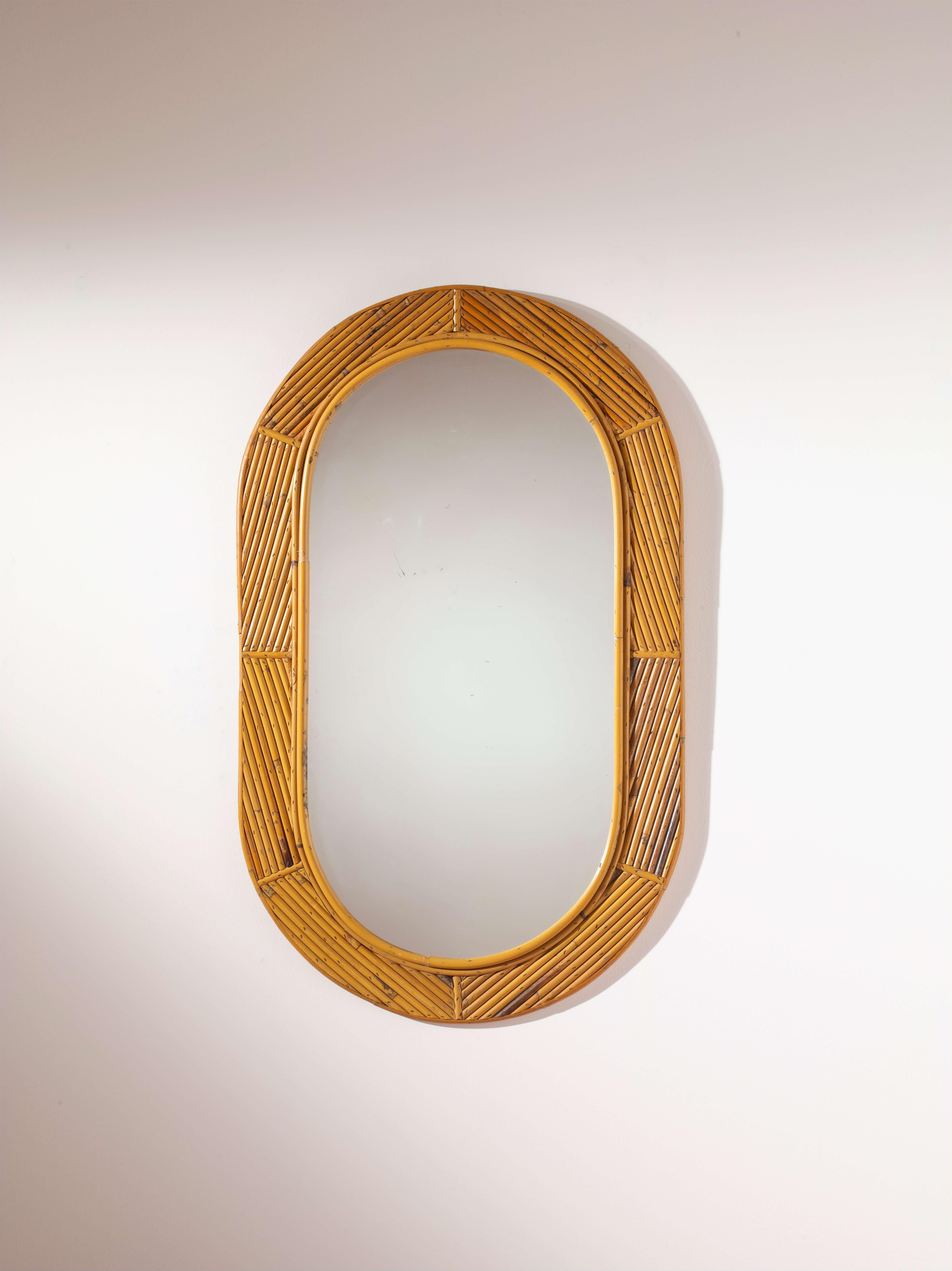 Oval Mirror with Wooden Frame, Rattan, and Bamboo – Vivai del Sud Manufacture, Italian Production, 1970s

The unmistakable style of Vivai del Sud blends exotic allure, domestic charm, and luxurious refinement, a signature that every piece associated