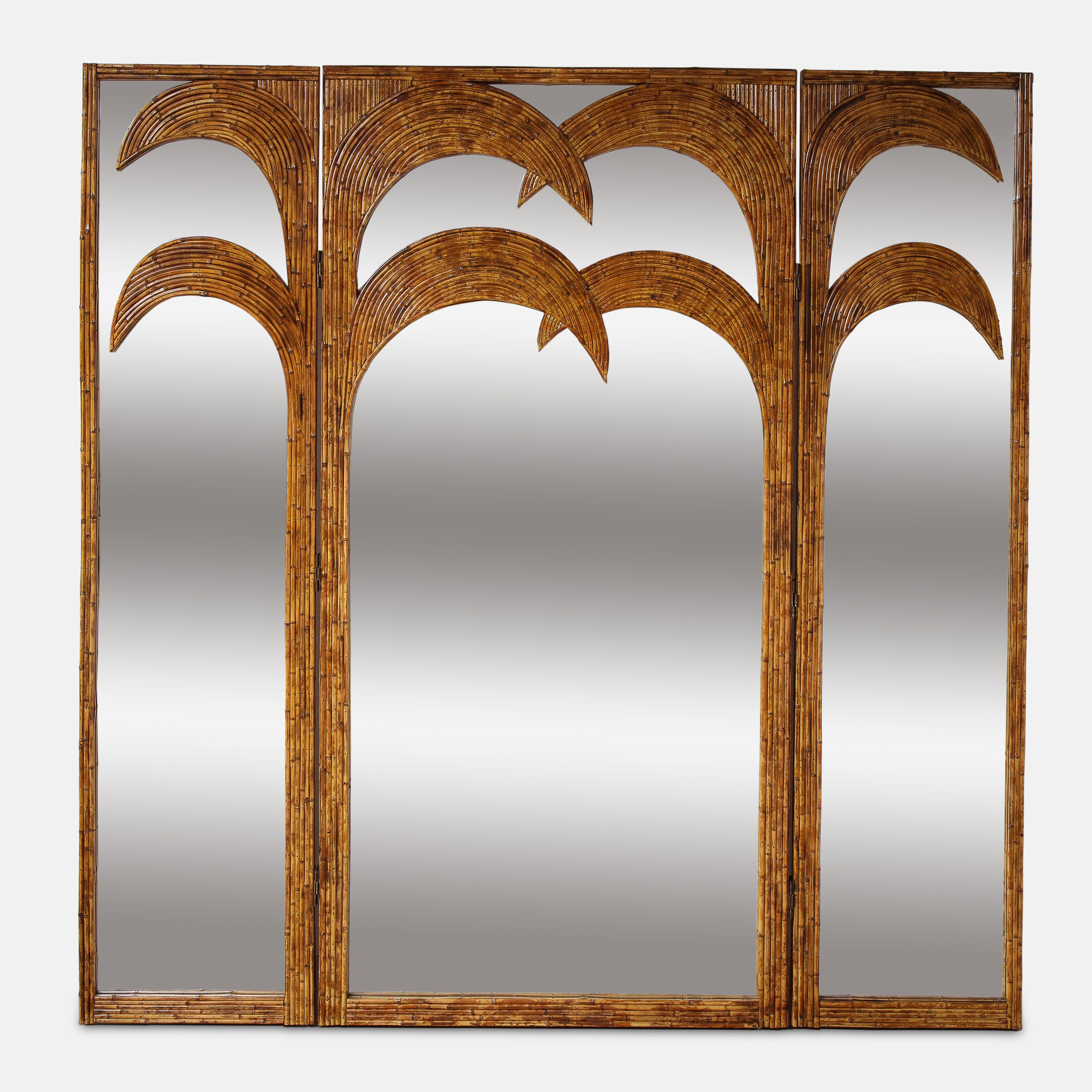 Vivai del Sud bamboo mirrored screen from the 'Parma' series, Italy, 1970s. This exquisite screen consists of bamboo palm tree motif inlay on a 3-panel mirrored screen. These panels are expertly constructed from a padding over a wooden structure. On